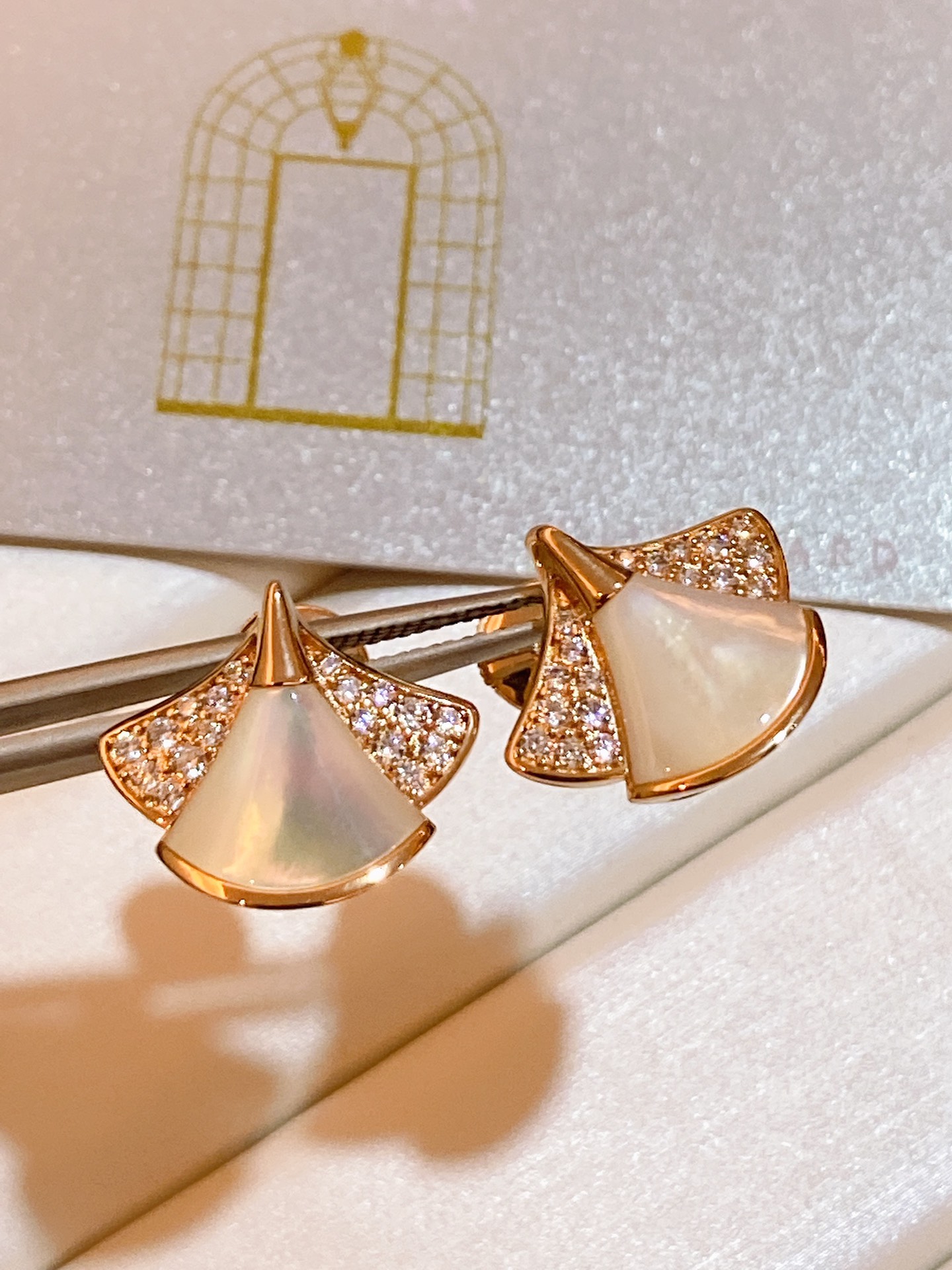 Bulgari diva white mother-of-pearl earrings