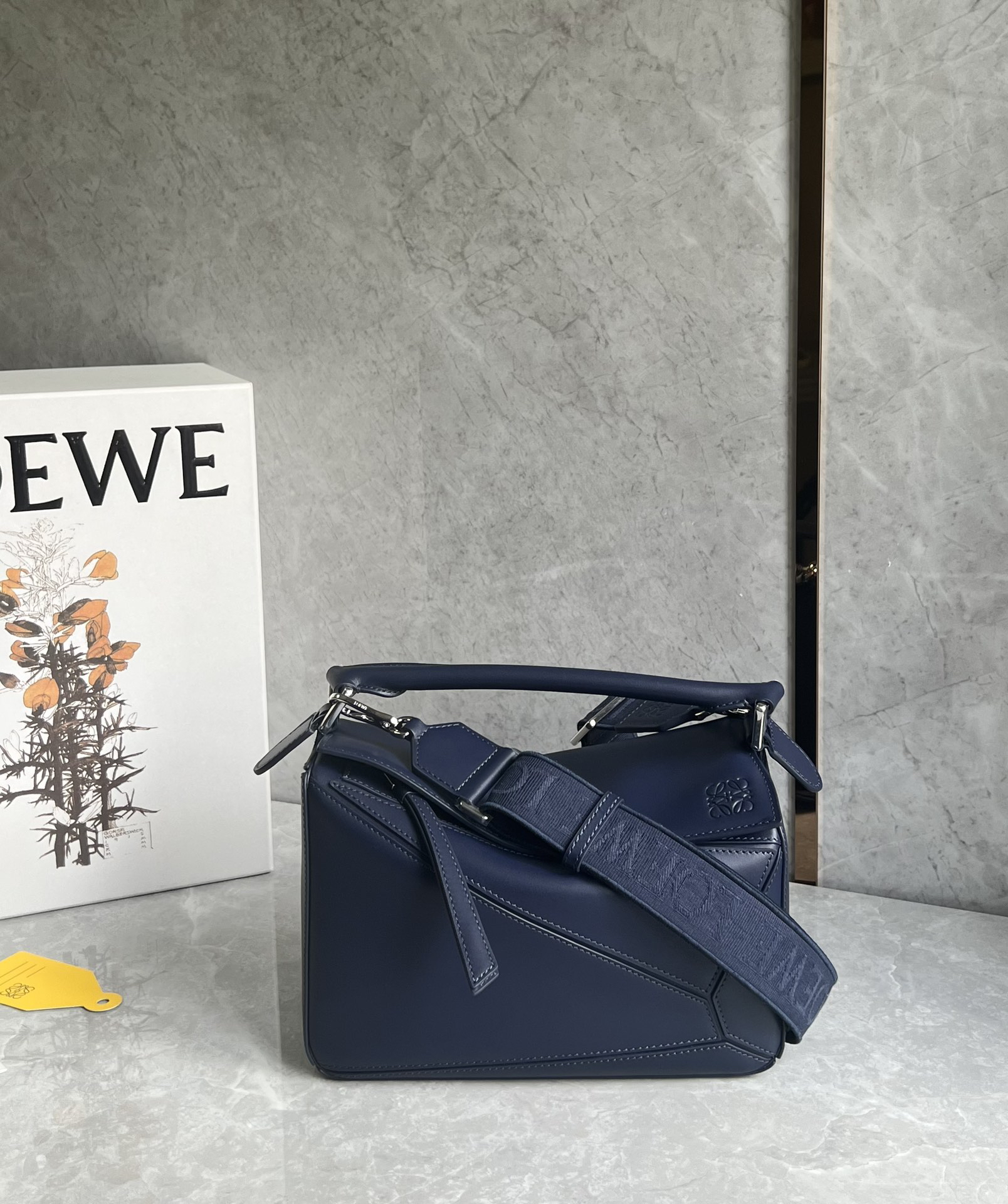 Loewe zzle embroidered shoulder strap bag 0189