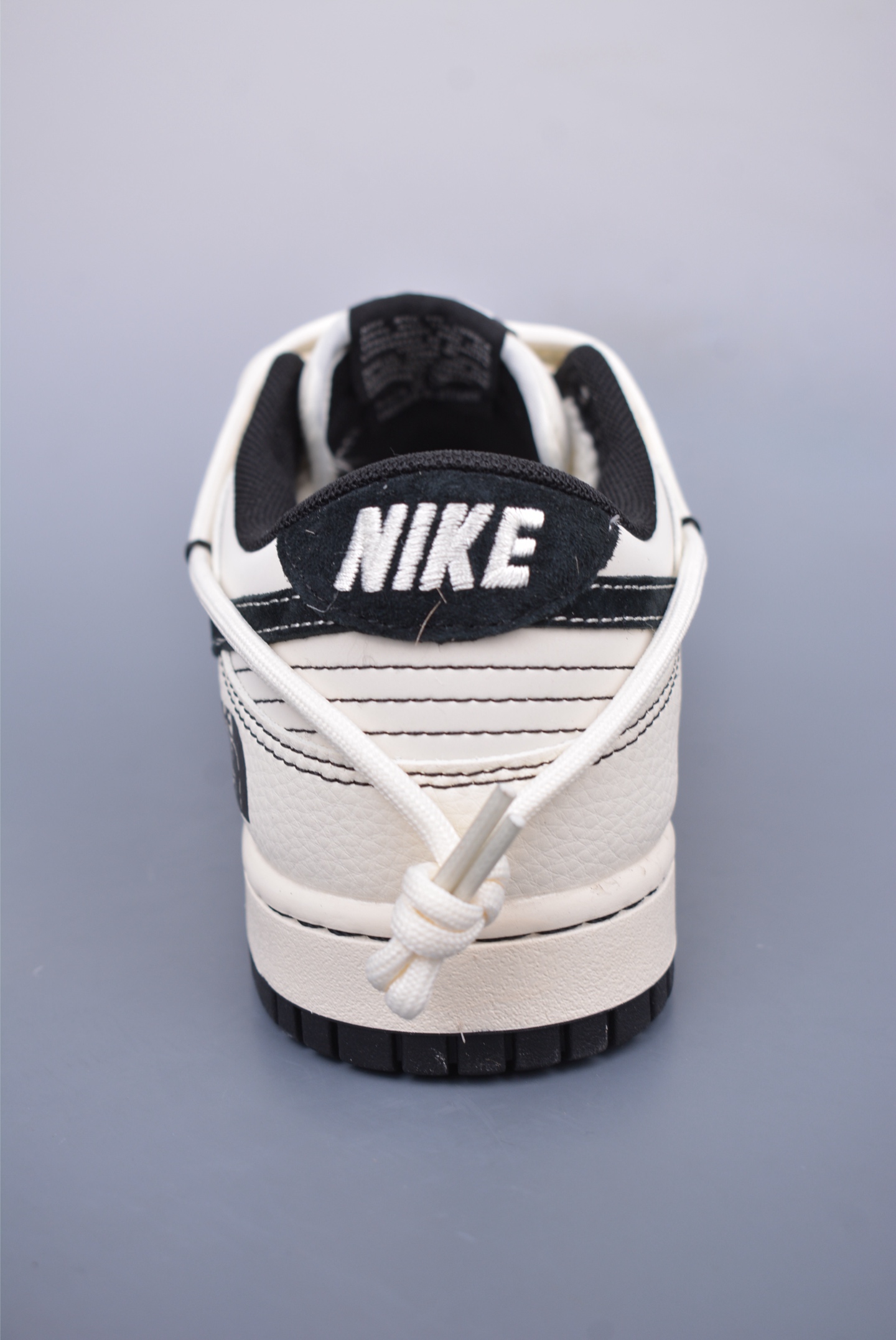 Supreme x Nike SB Dunk Low sneakers white and black YX5066-286