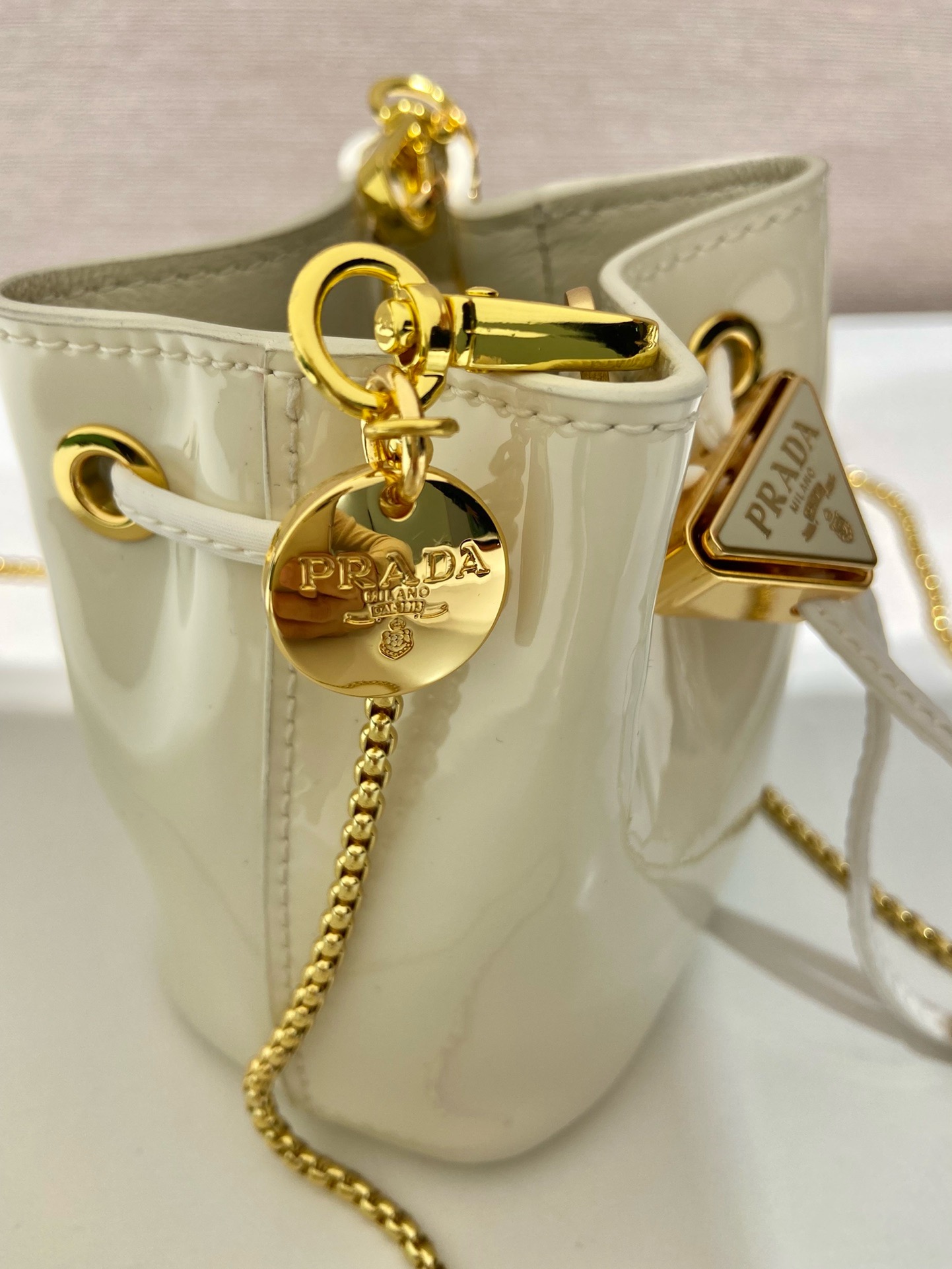Prada patent leather small bucket 1NR016