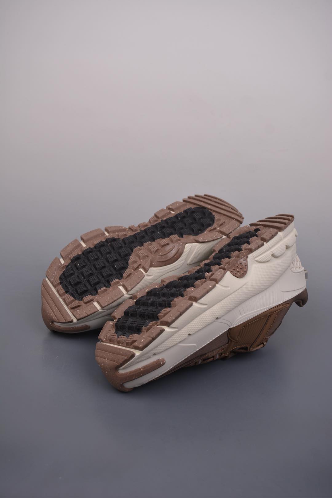 Nike Zoom Vomero 5 Roam Mink Brown Light Bone HQ2181-006