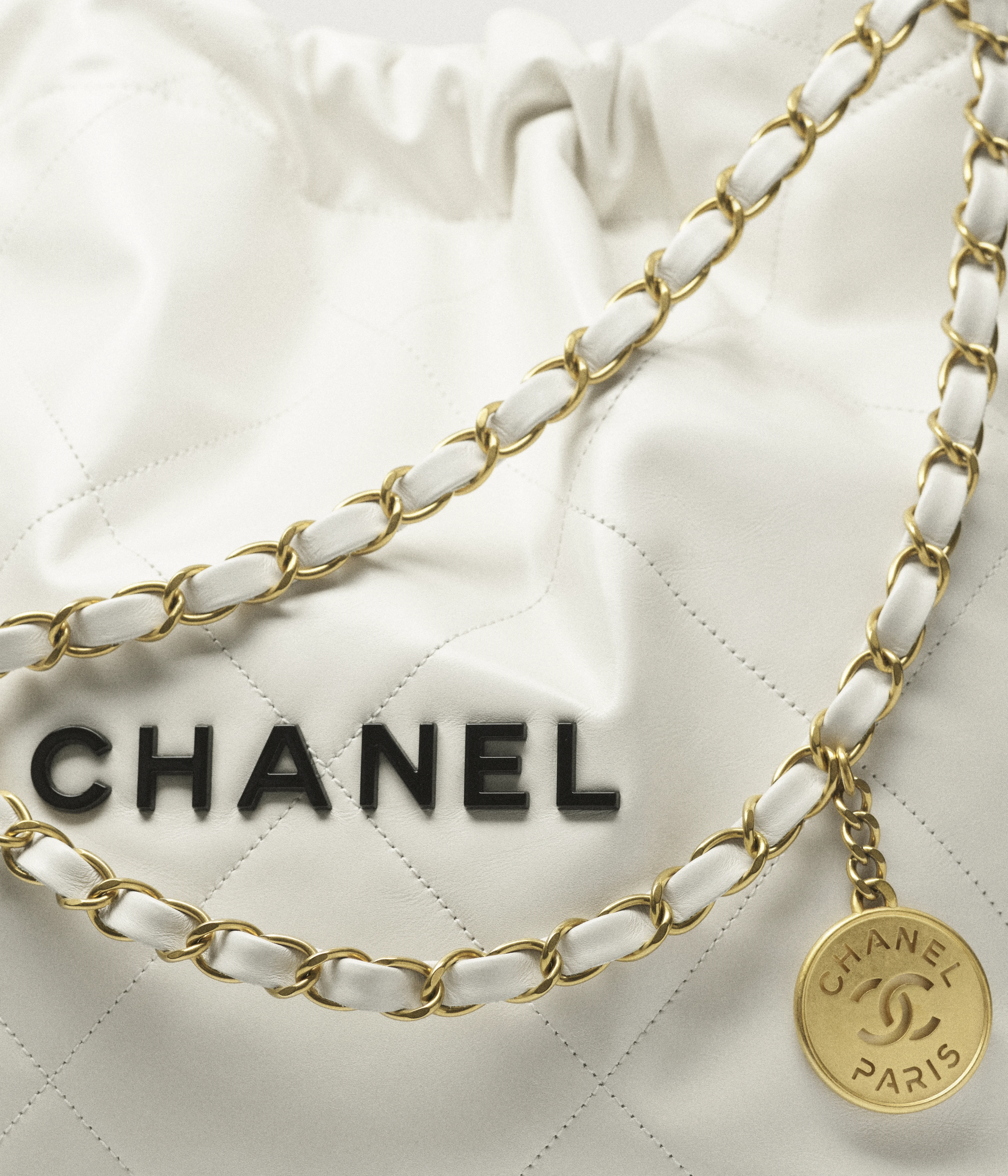 CHANEL 22 Small Handbag Calfskin, Gold-Tone & Lacquered Metal White AS3260-B09859-10601