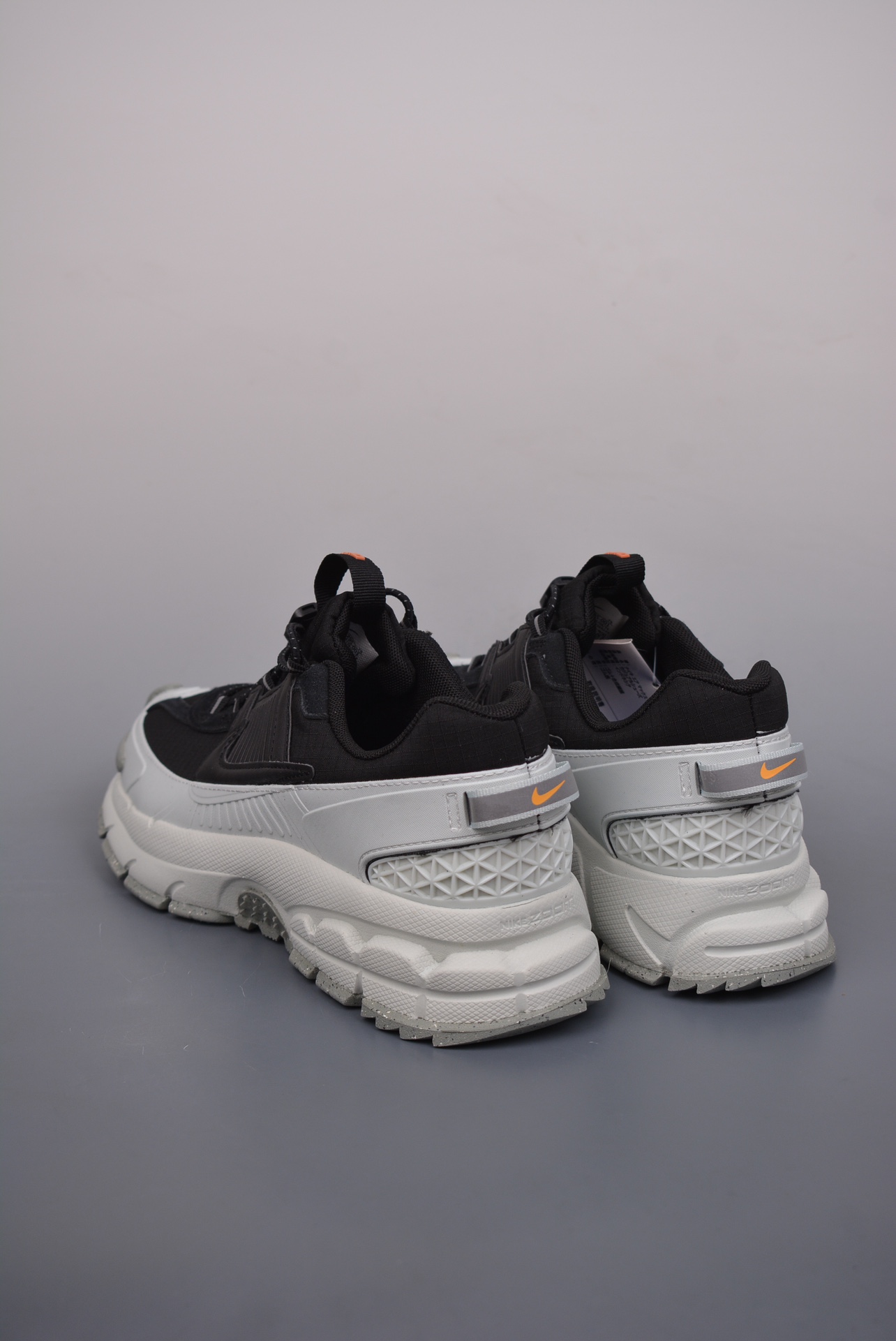Nike Zoom Vomero 5 Roam Running Shoes Black and White Killer Whale FV2295-001
