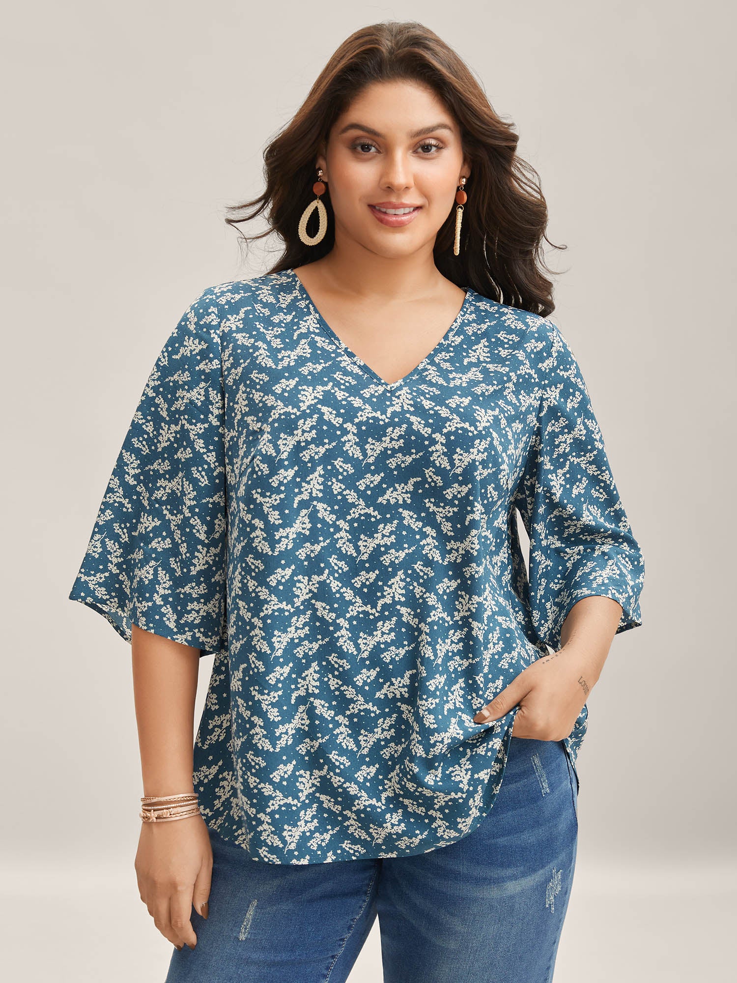 Floral Print Curvy Hem V-Neck Shirt