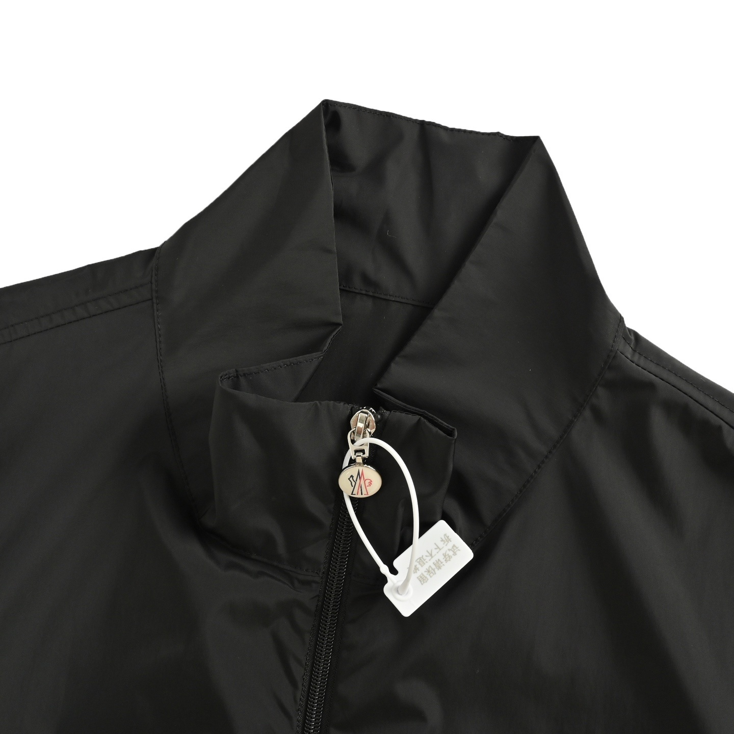 Moncler 25Fw nylon jacket with zipper pockets and sleeves