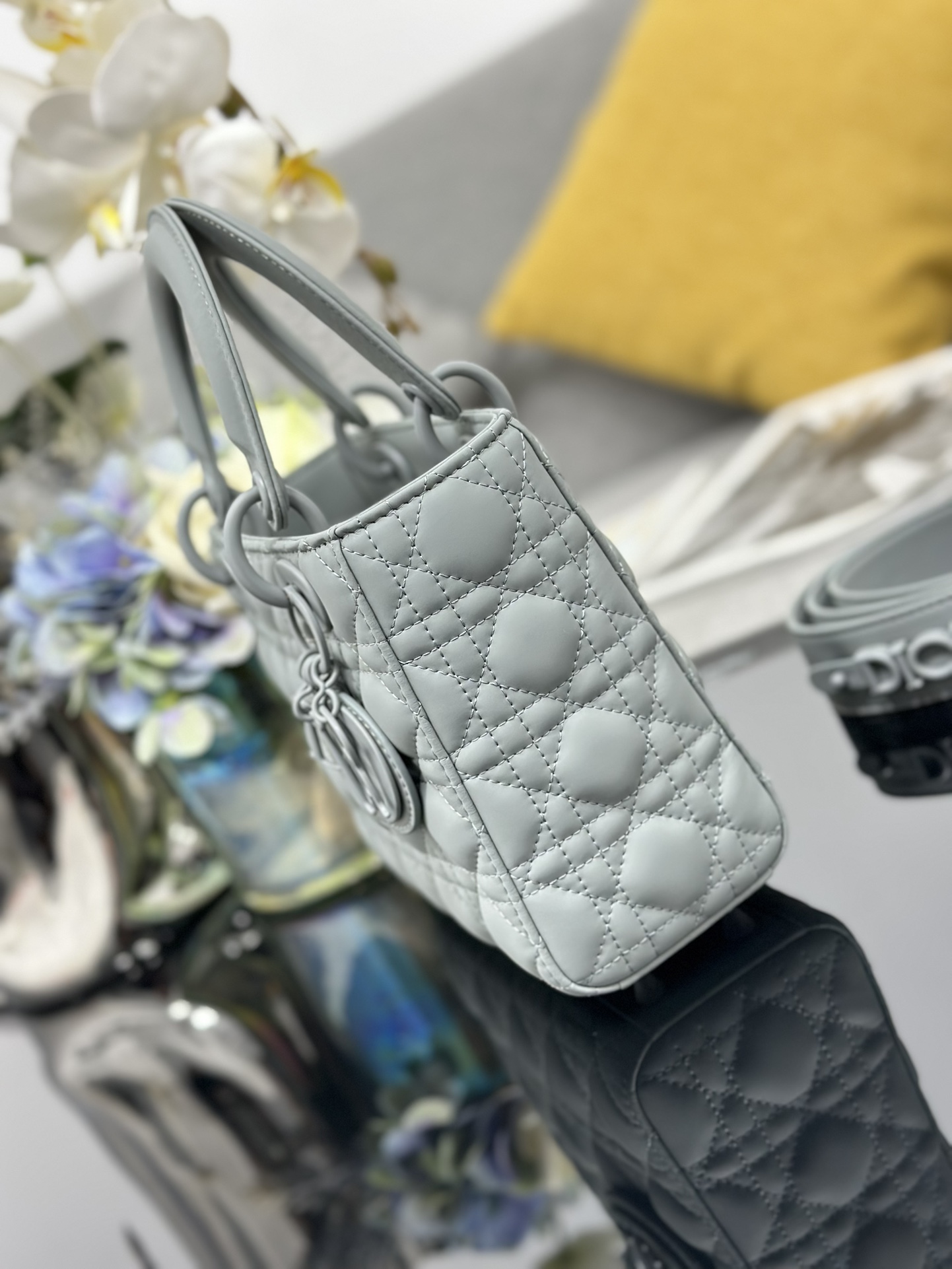 Dior Lady Dior My four-grid matte badge model M0538