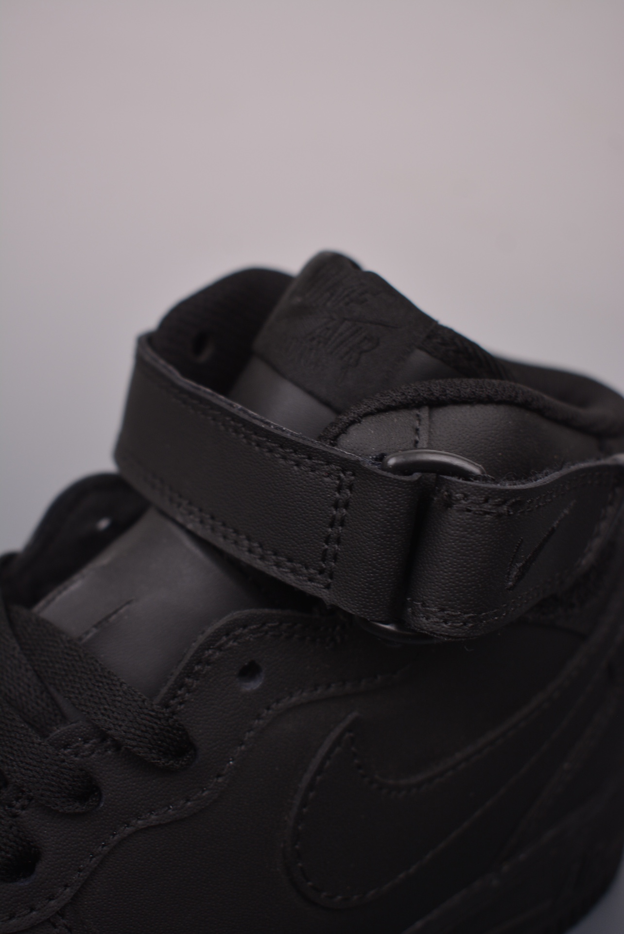 Nike Air Force 1'07 MidTriple Black 315123-001
