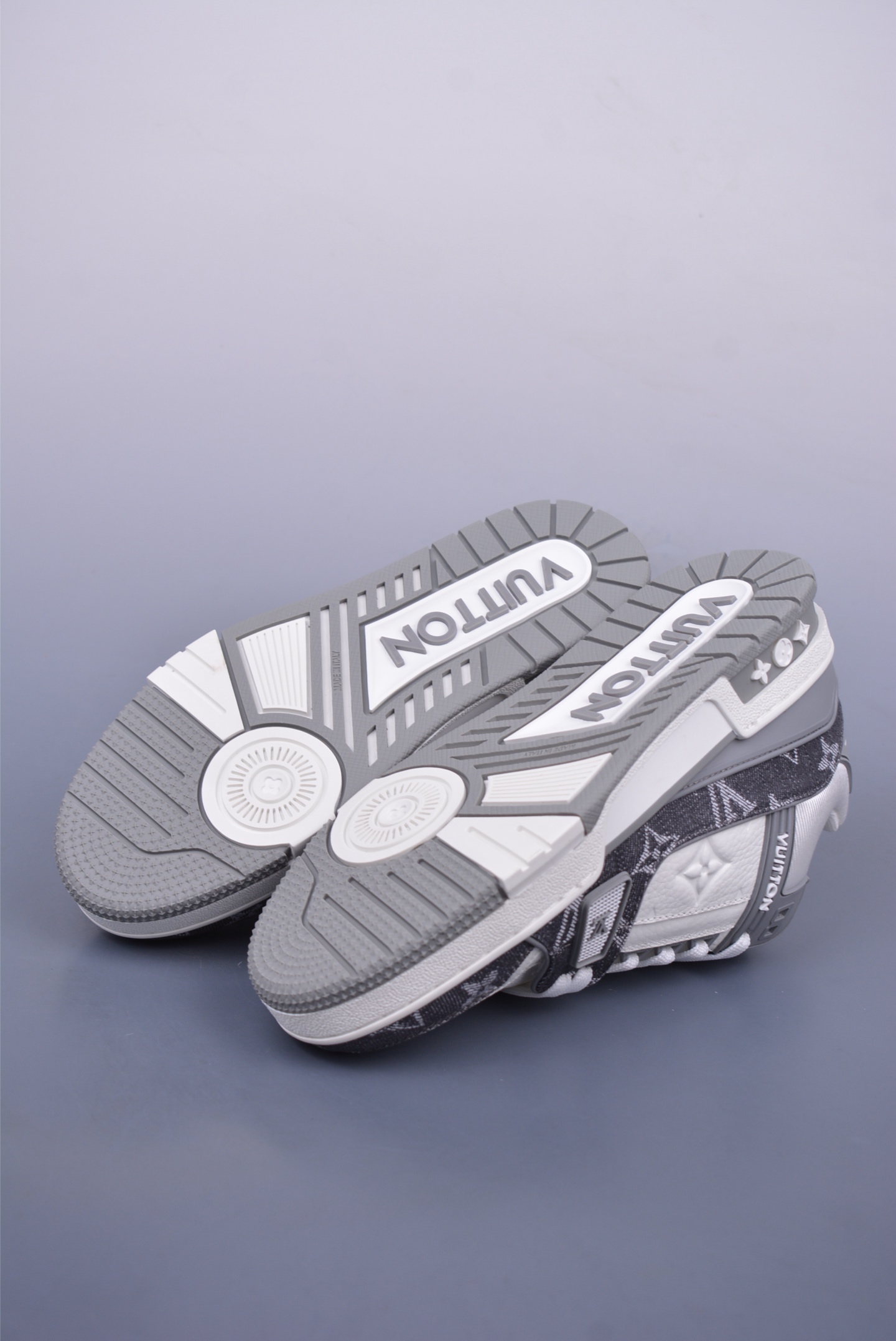 Louis Vuitton Trainer Sneaker Low 