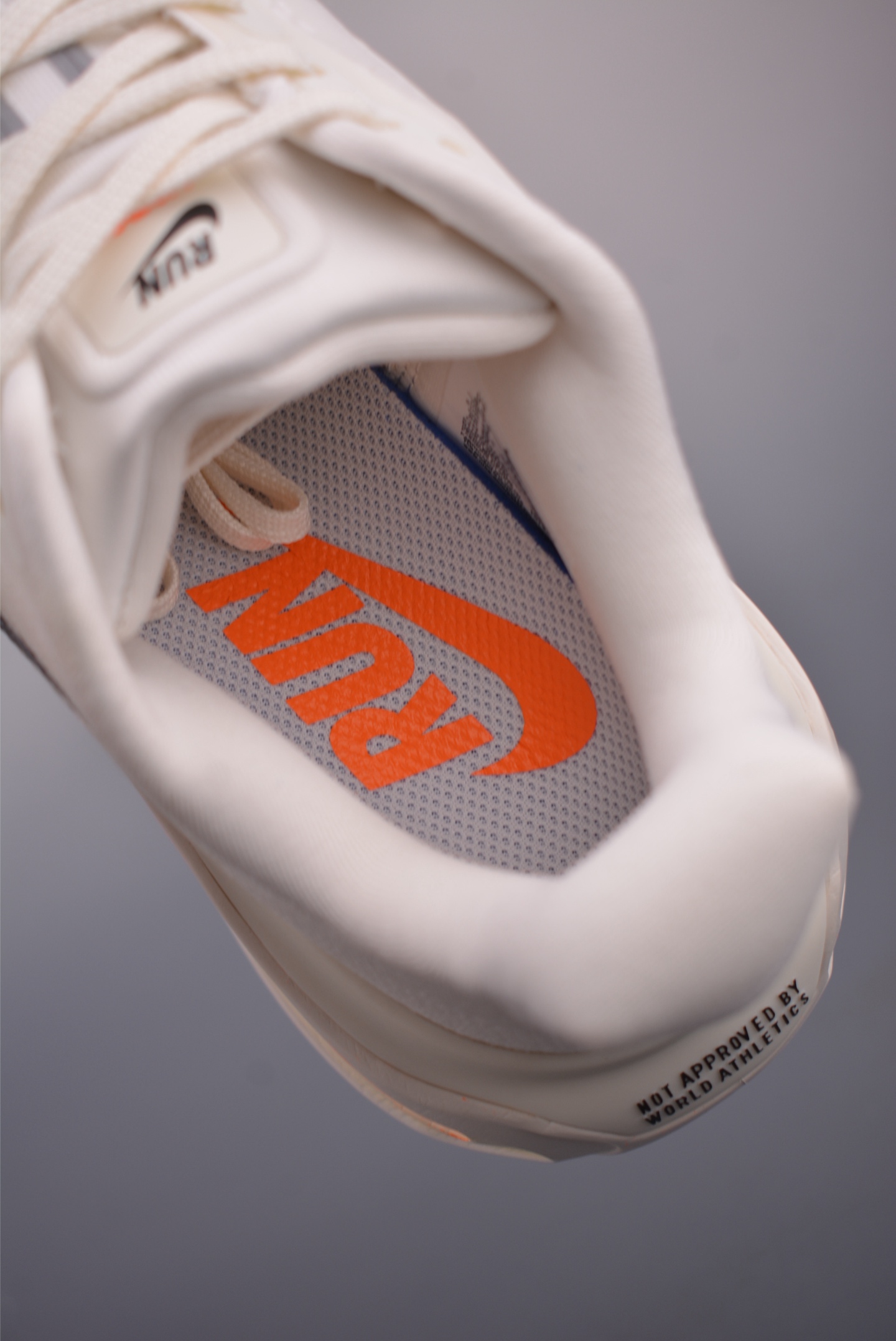 Nike Vomero premium “Ivory” FN8453-007