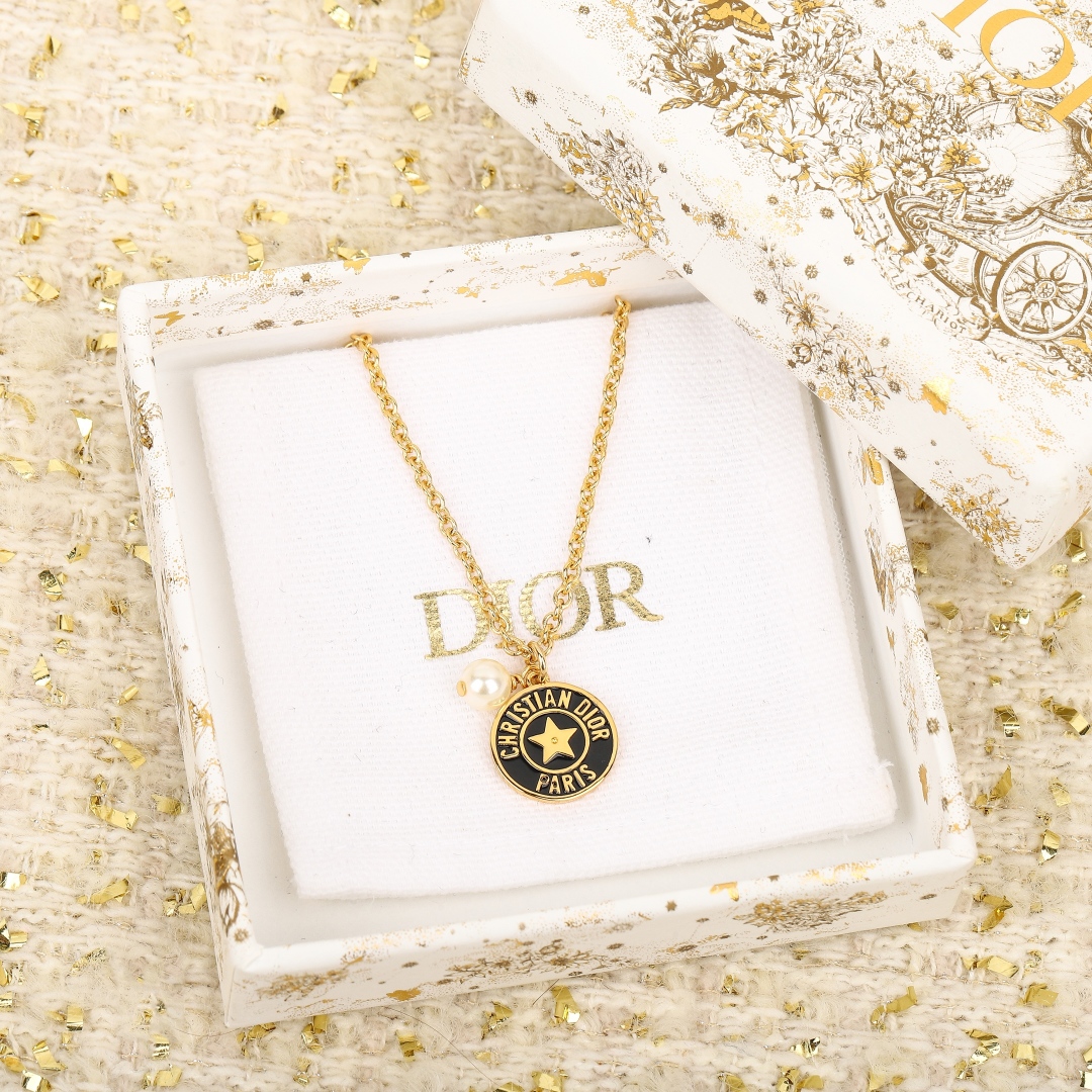 Dior D black round necklace