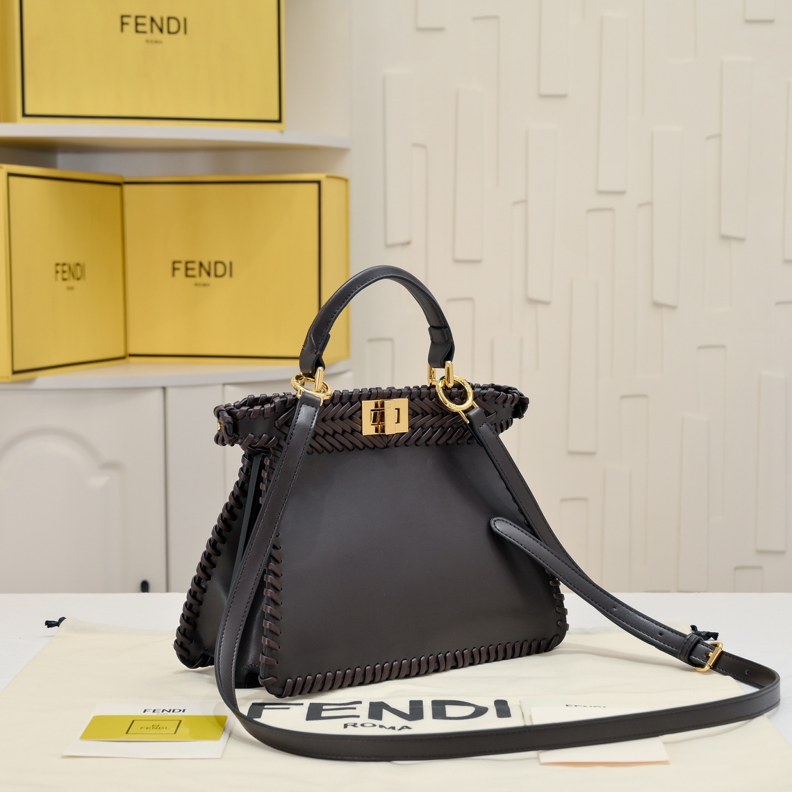 FENDI BAGUETTE Medium Handbag 3318