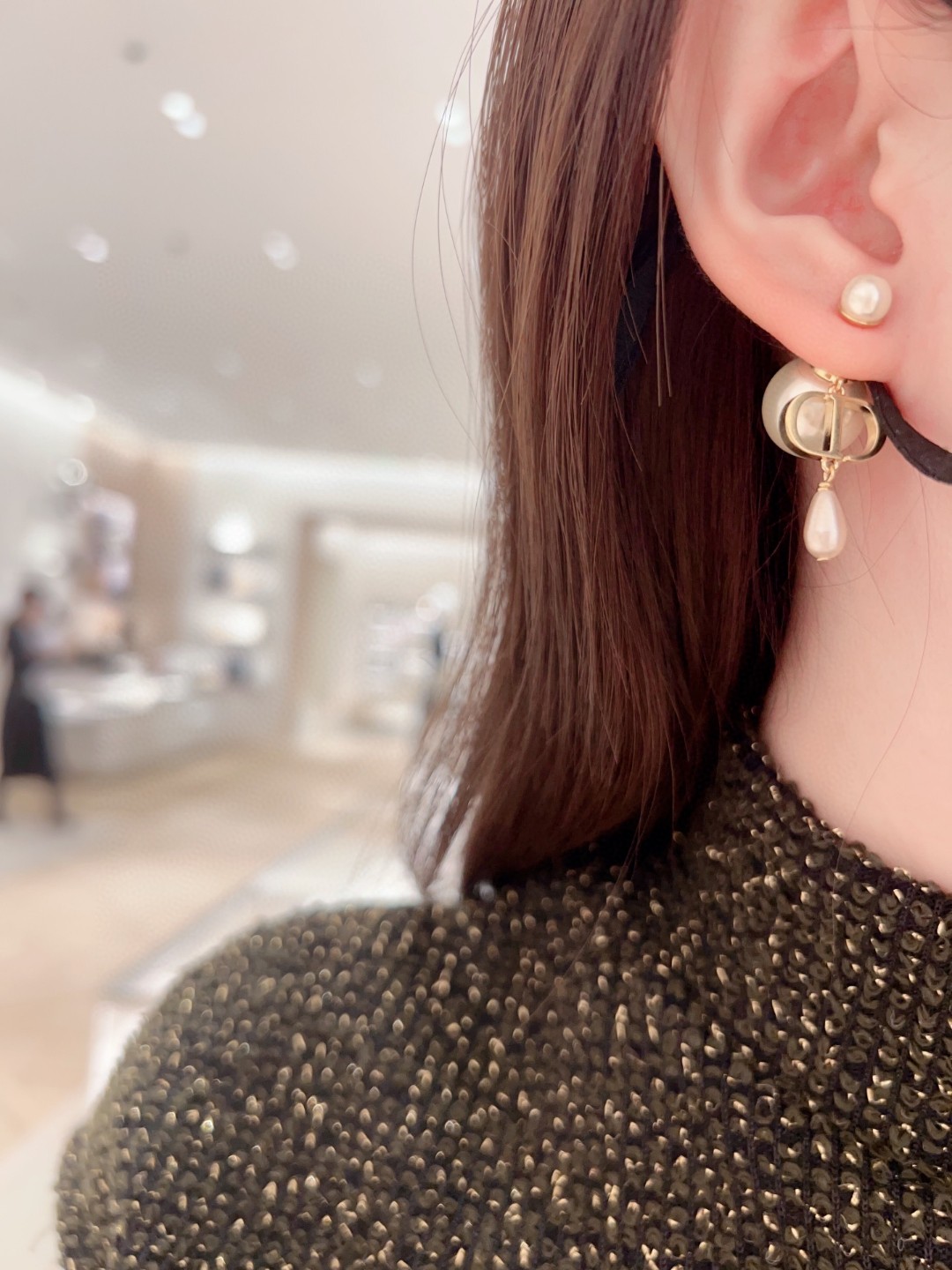 Dior CD letter drop pearl earrings