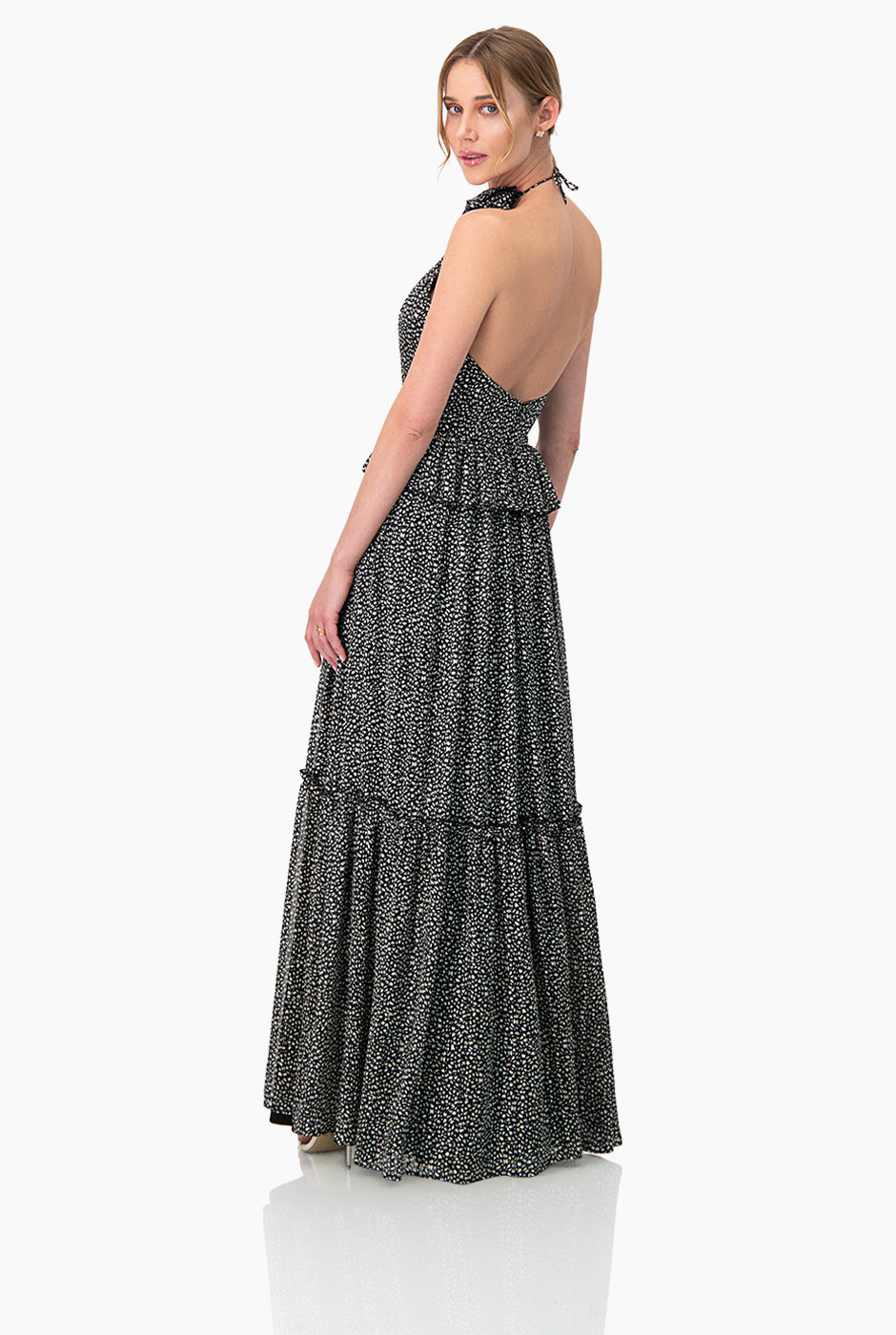 Vestido largo con estampado y cuello halter