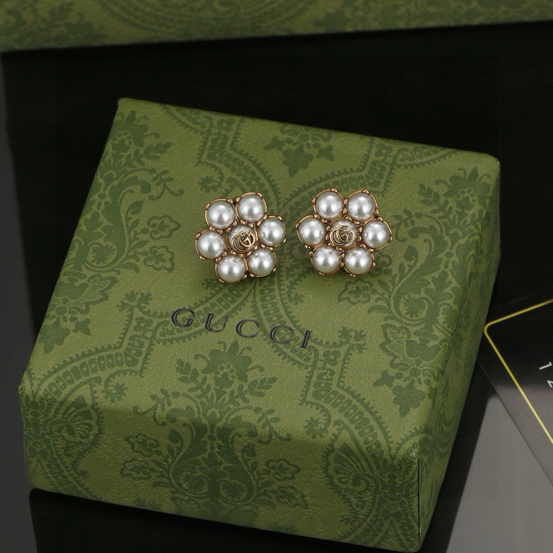 GUCCi Pearl Flower Earrings