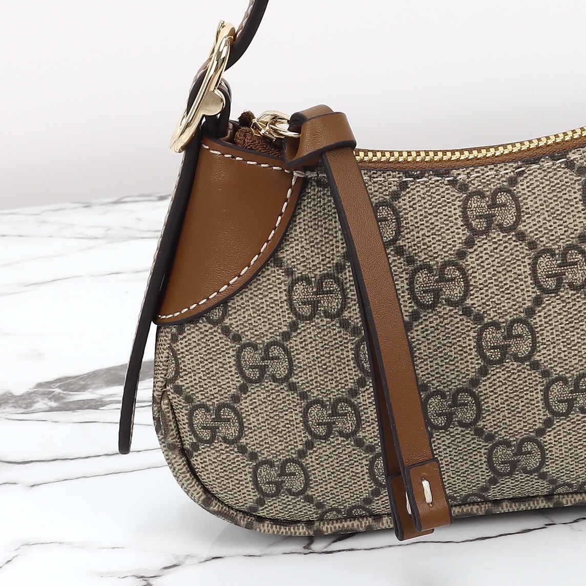 Gucci GG Emblem small shoulder bag‎ 820696 FAD6L 9741