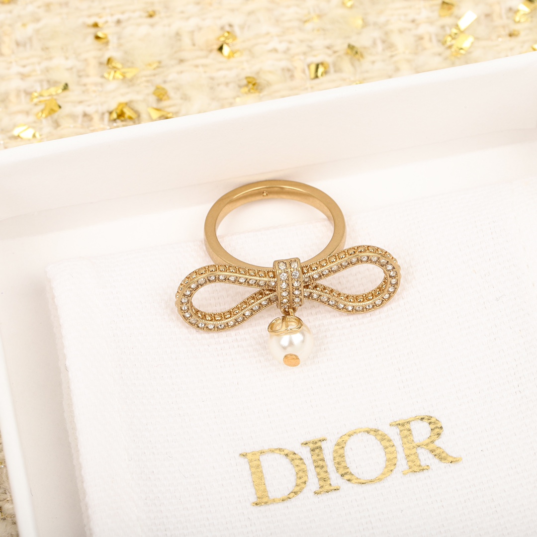 Dior Bow Pearl Ring