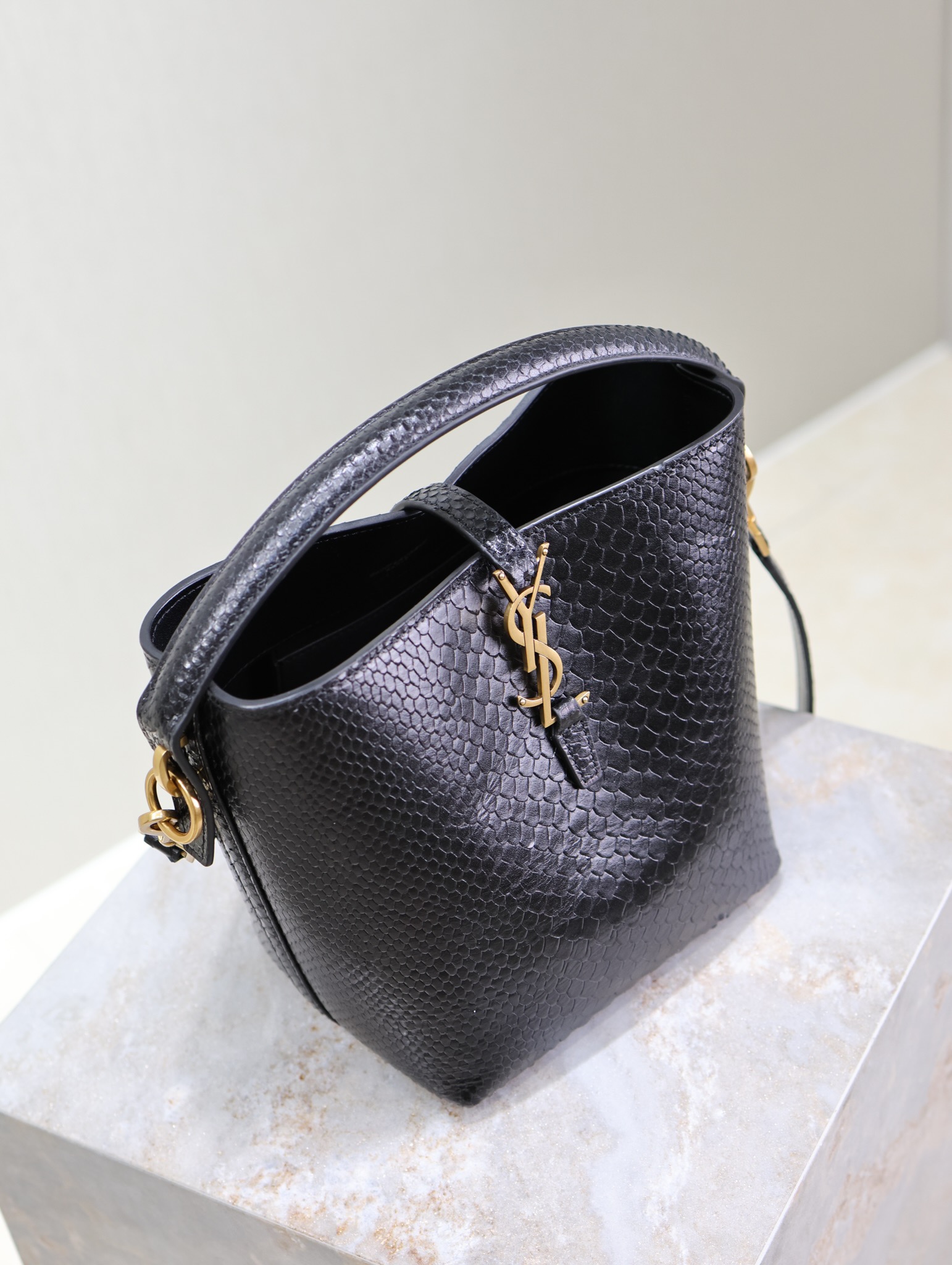 Saint Laurent LE 37 Small Bucket Bag 749036