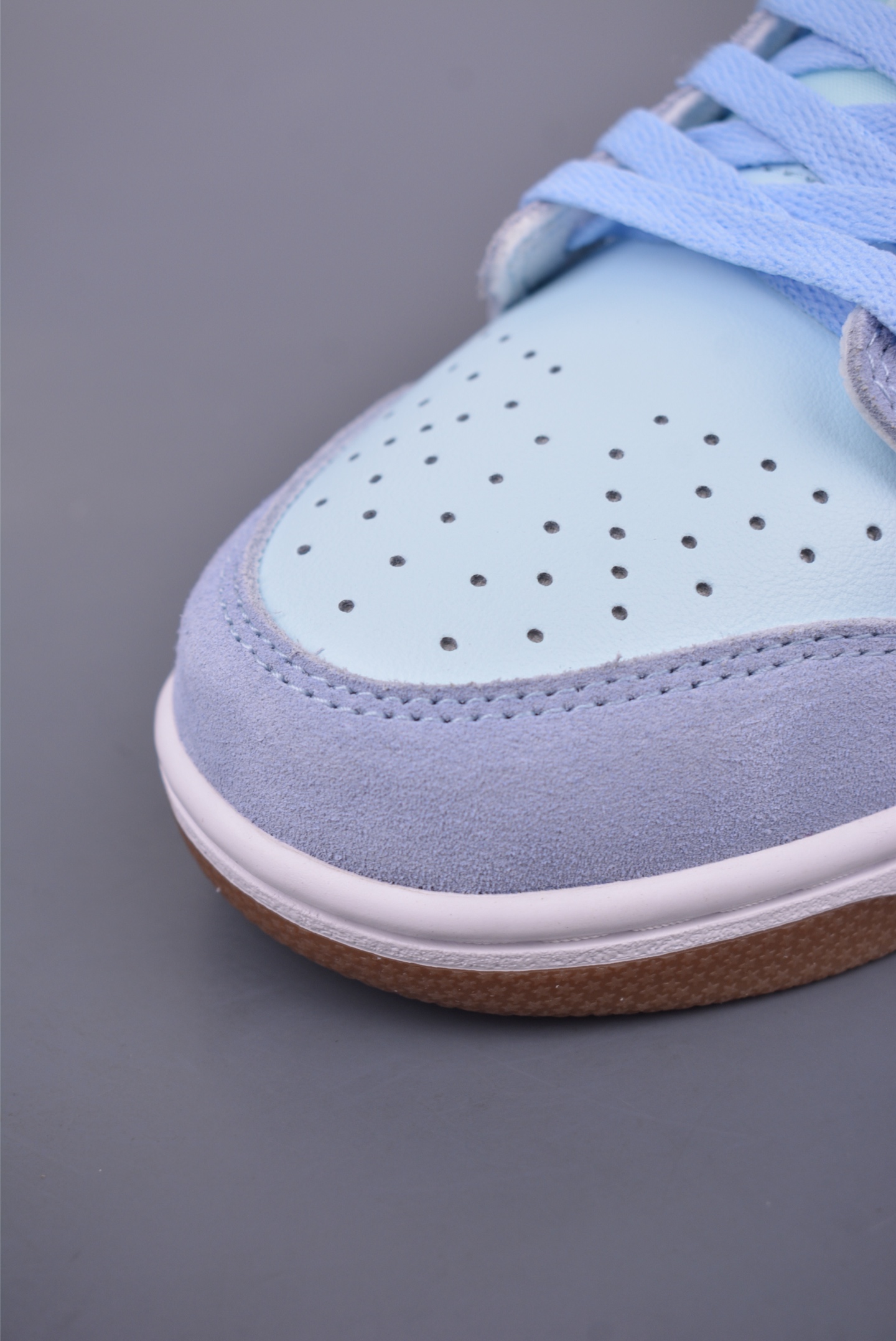 Nike SB Dunk Low Pro PRM sneakers Blue and White Rubber Sole IB6399-400