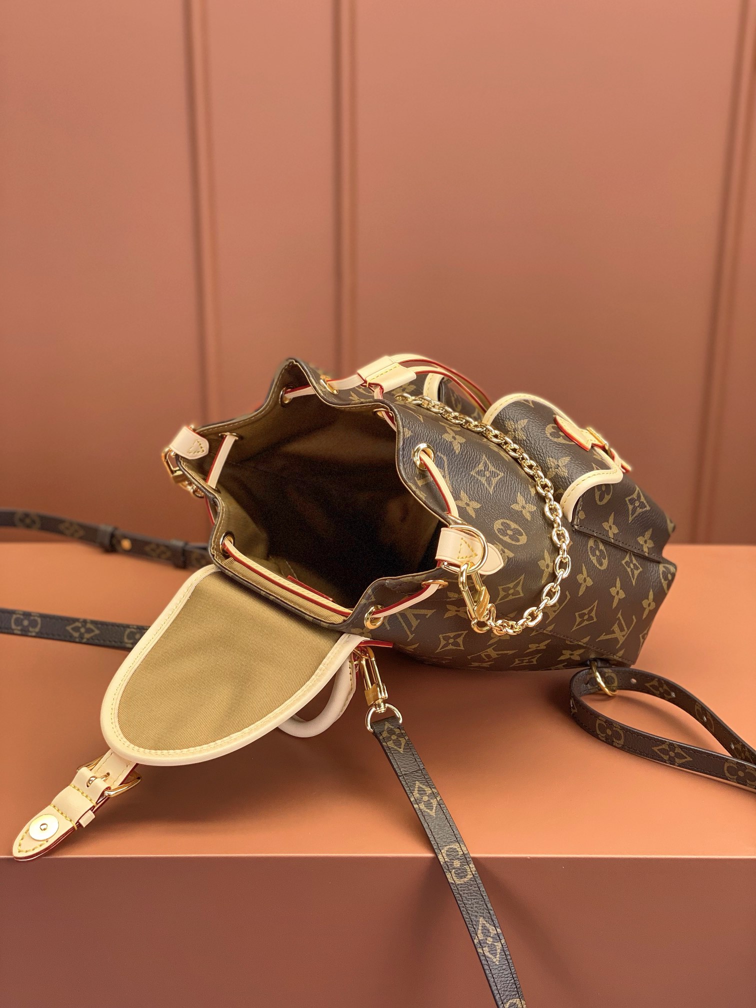 Louis Vuitton EXCURSION Small Backpack M46932