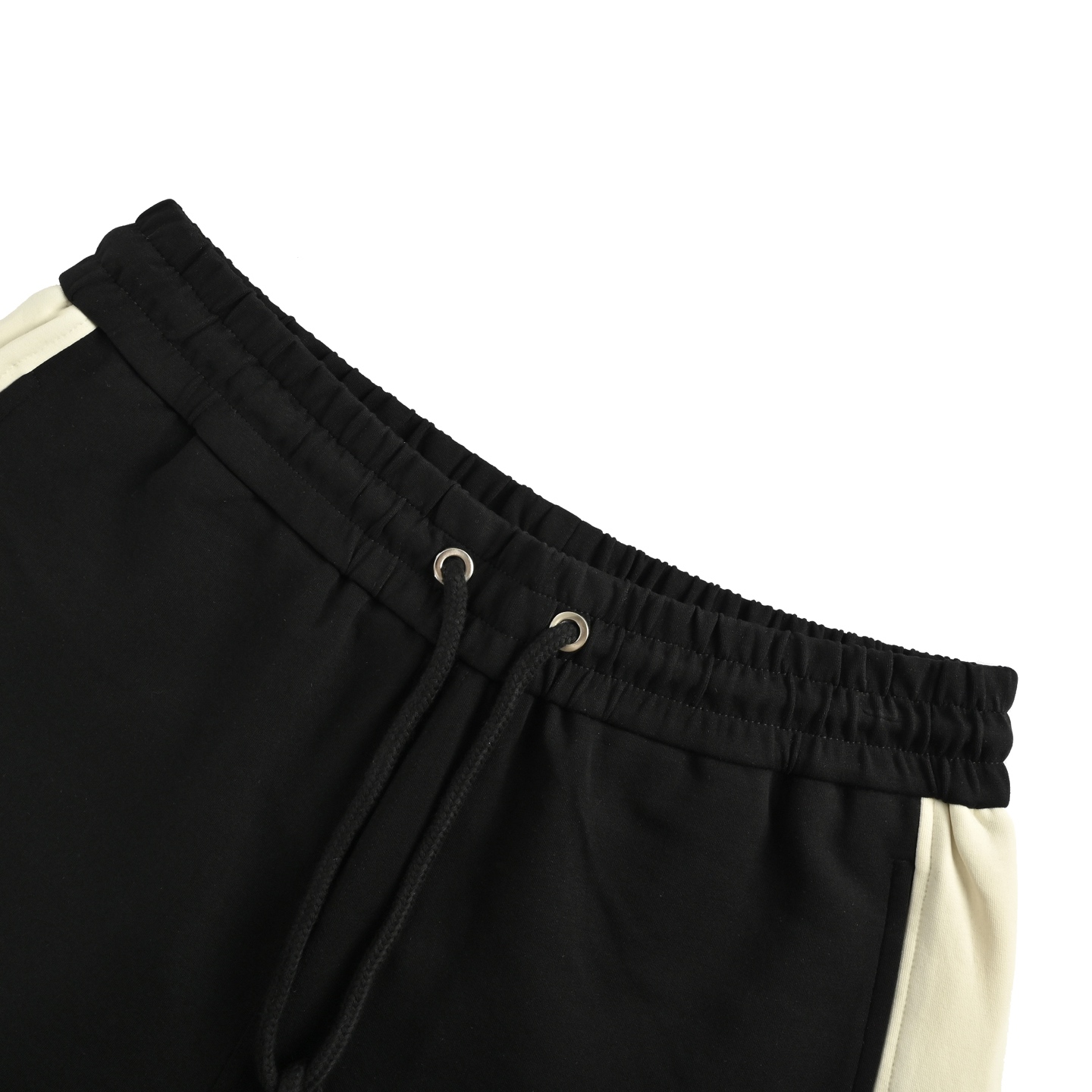 Moncler 25ss contrast color stitching small logo embroidered shorts