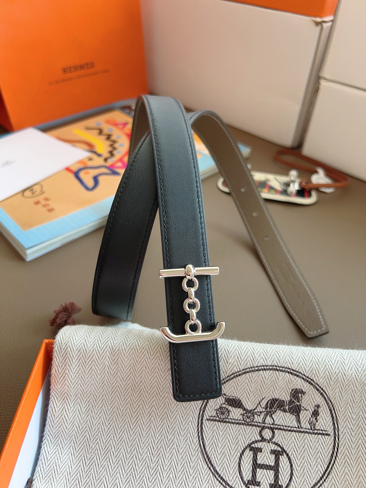Hermès 2025 New Women's Double-Sided Belt 2.4cm Width