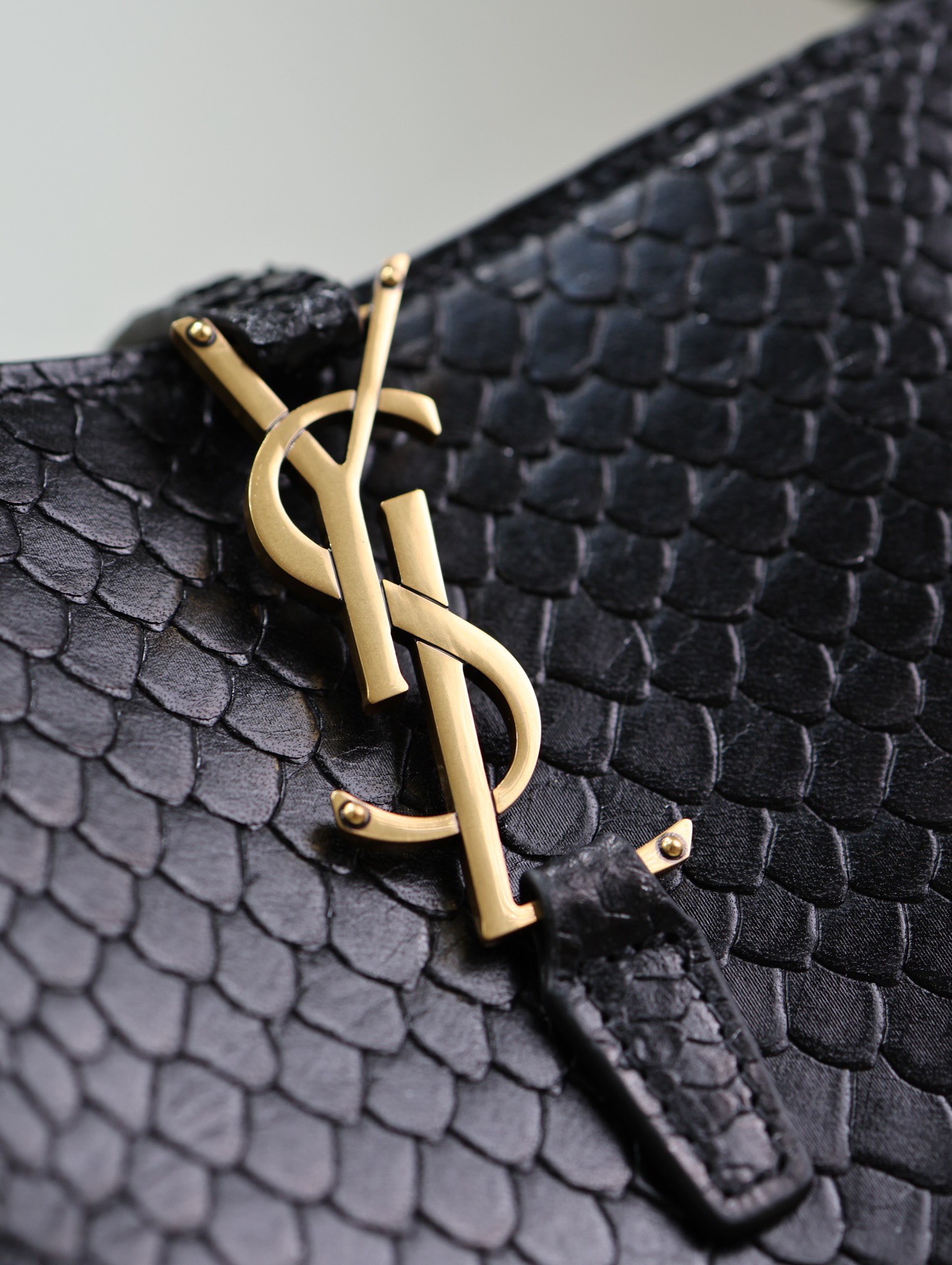 Saint Laurent LE 37 Small Bucket Bag 749036
