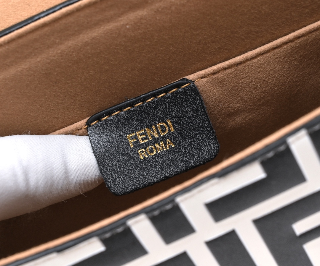 FENDI FF Logo Mania handbag 8806