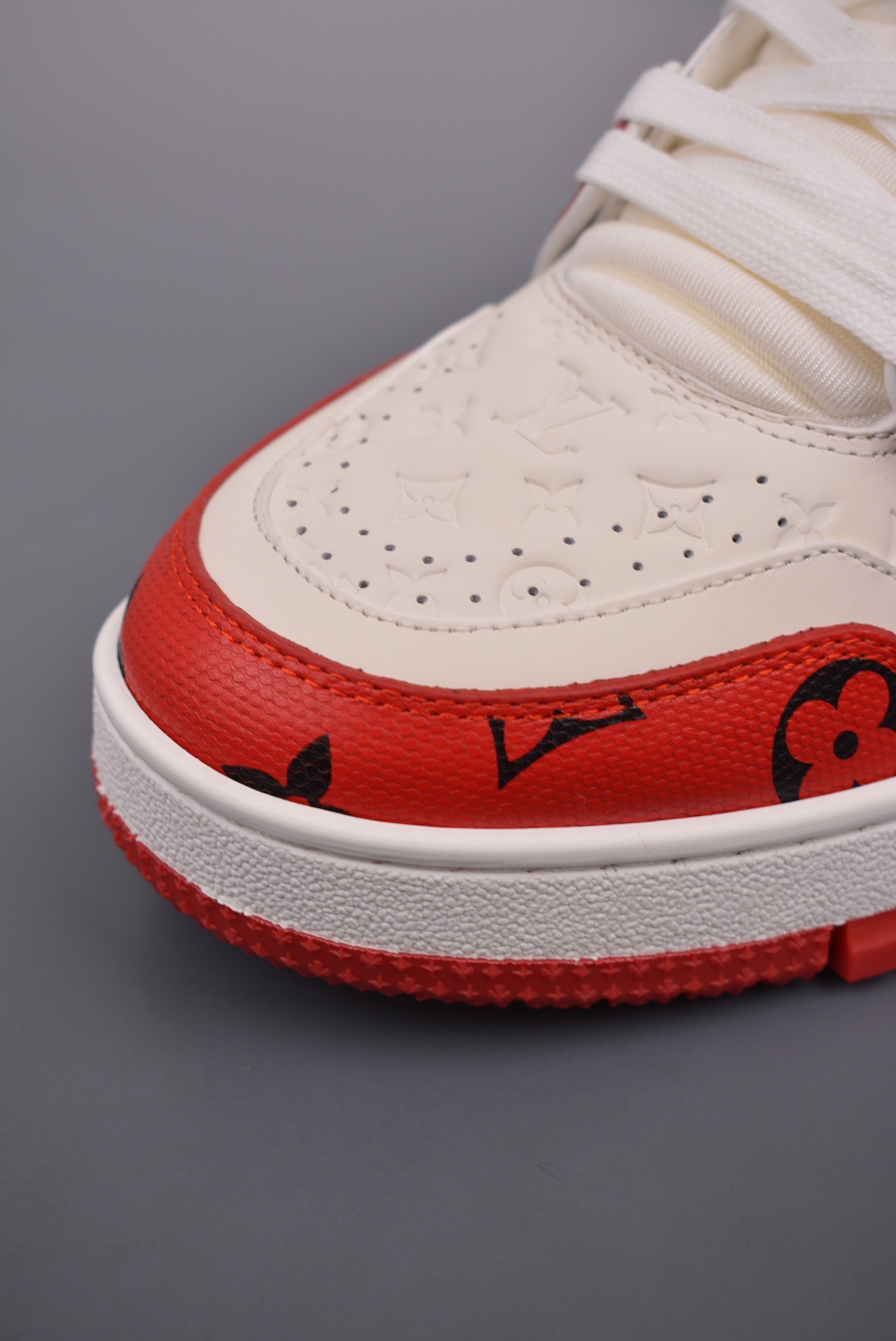 Louis Vuitton Trainer Sneaker Low Red and White Signature Edition 1ABOJX