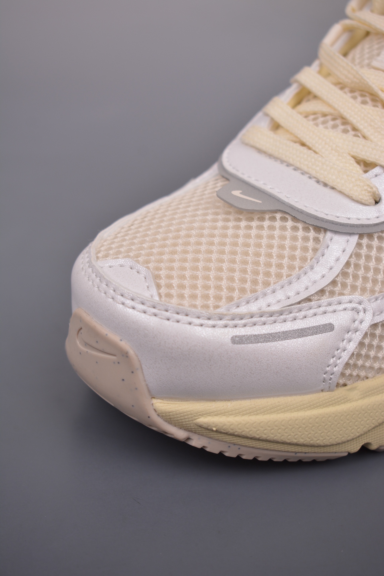 NIKE V2K Runtekk White Pink Khaki HQ1512-110