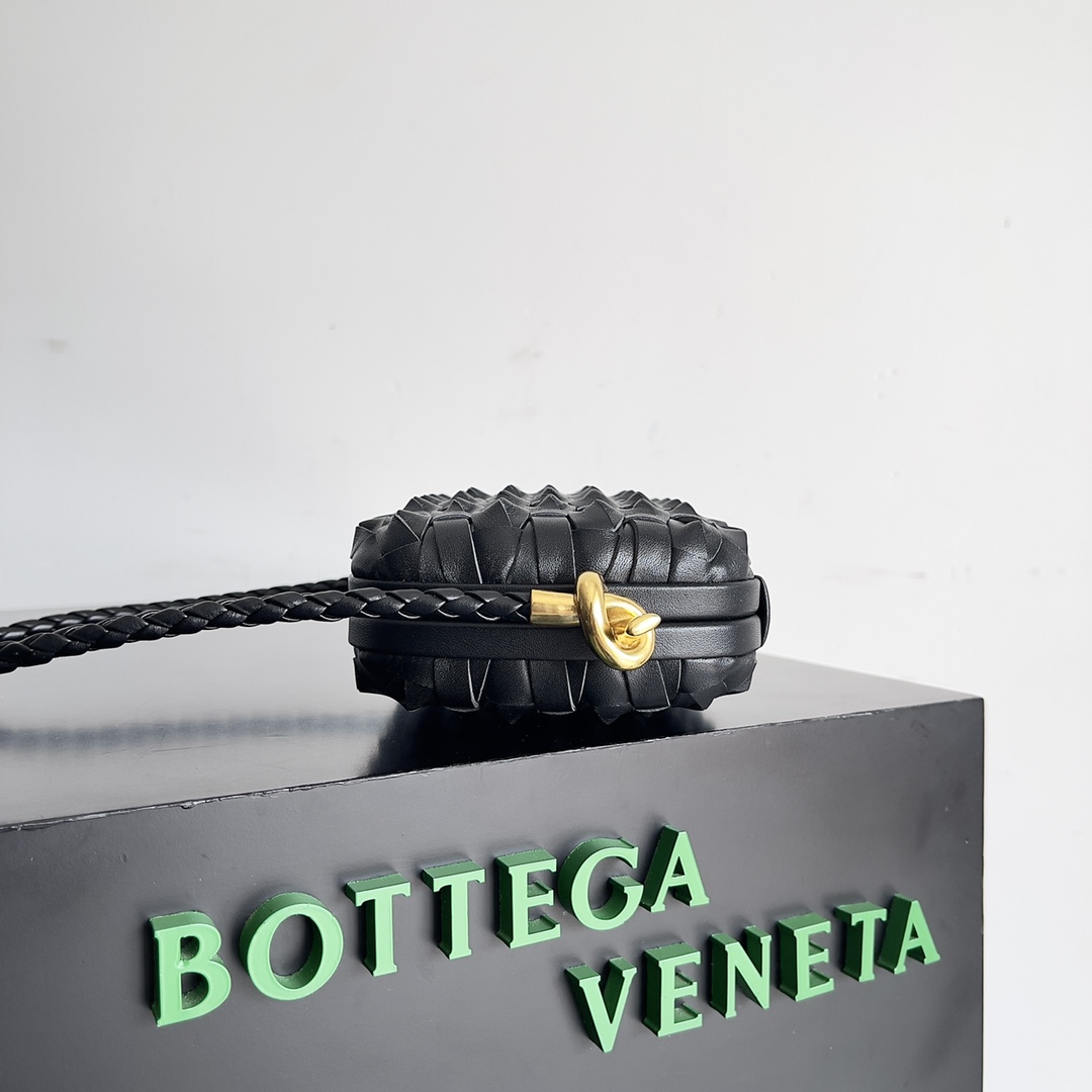 Bottega Veneta Knot woven evening bag 717623