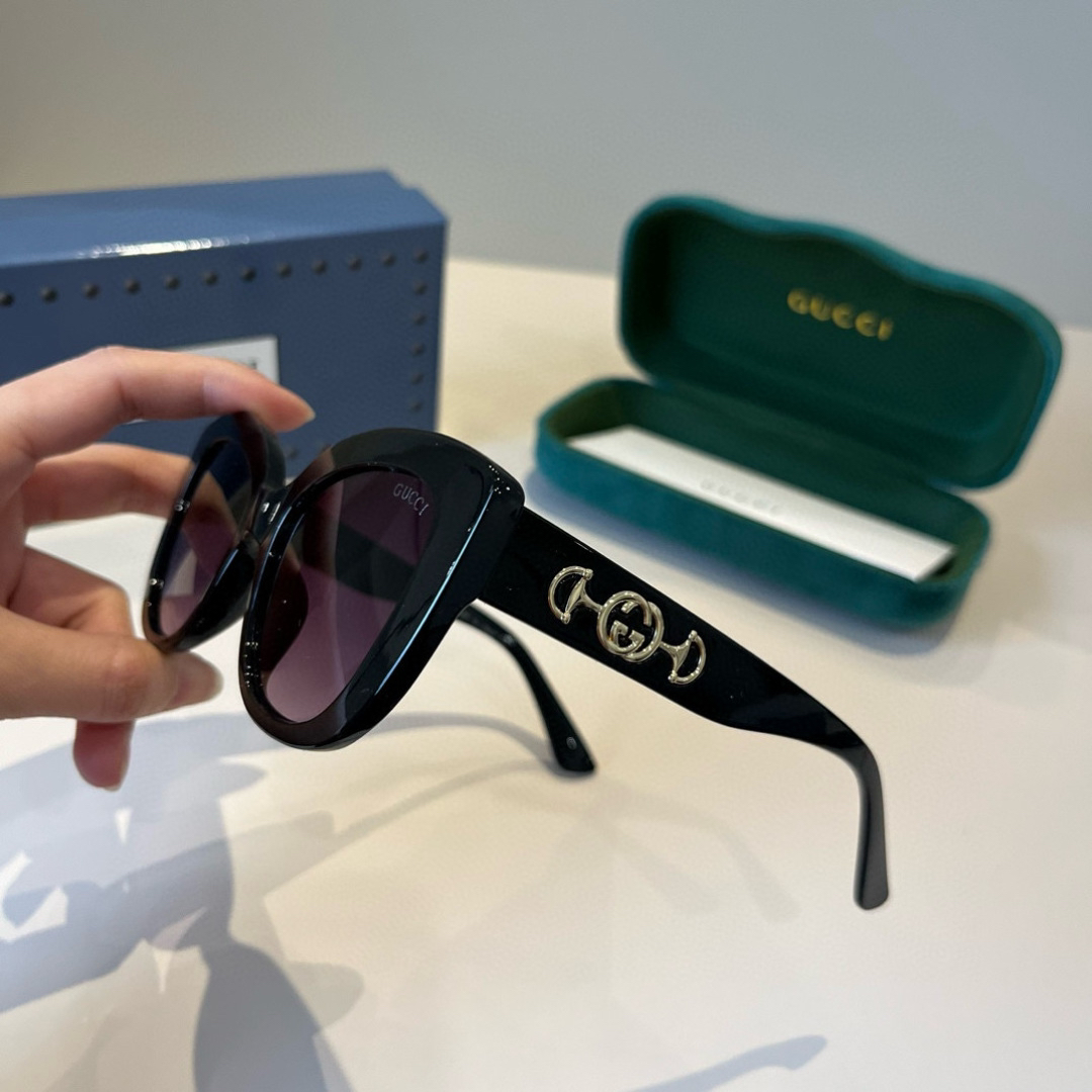 Gucci Round Frame Sunglasses