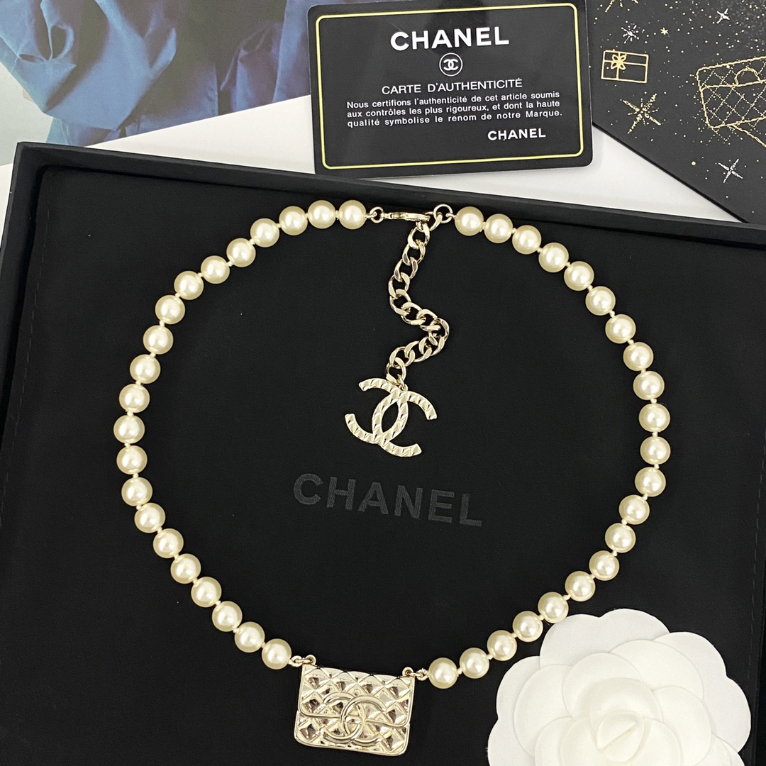 CHAN 23 diamond pattern bag pearl necklace
