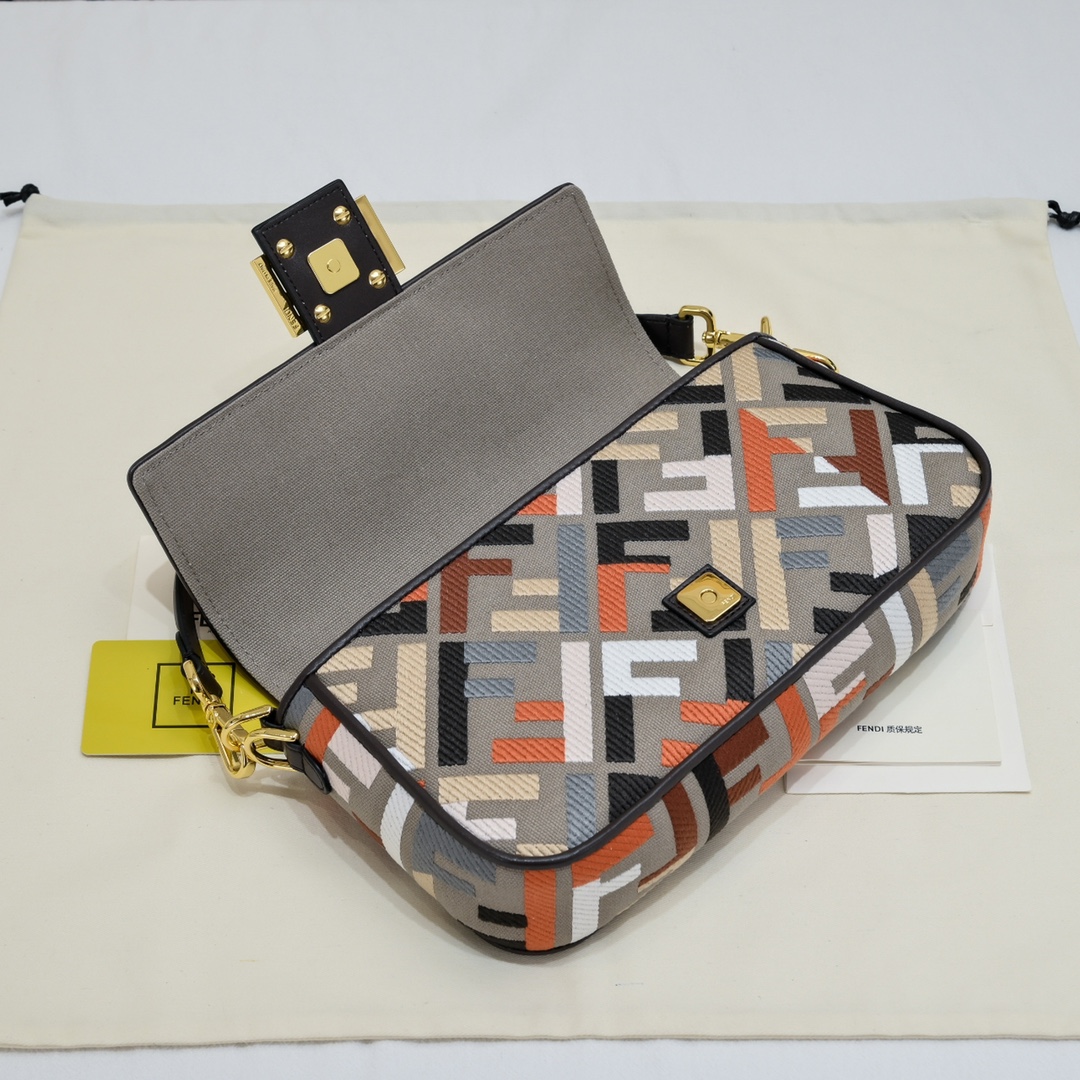 FENDI Baguette Shoulder Bag 1002