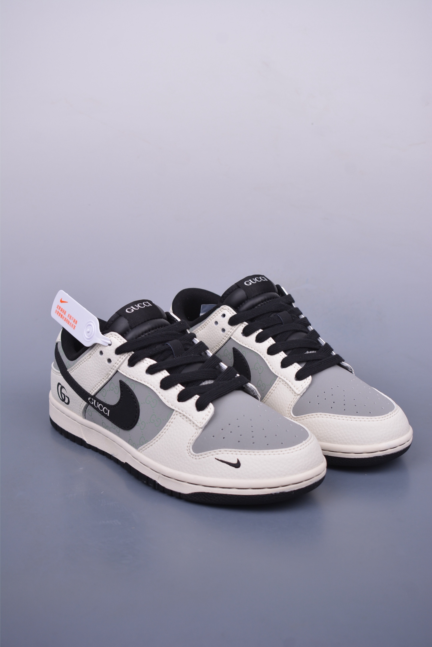 Gucci x Nike SB Dunk Low Low-top Sneakers Off-White and Black XD1588-204