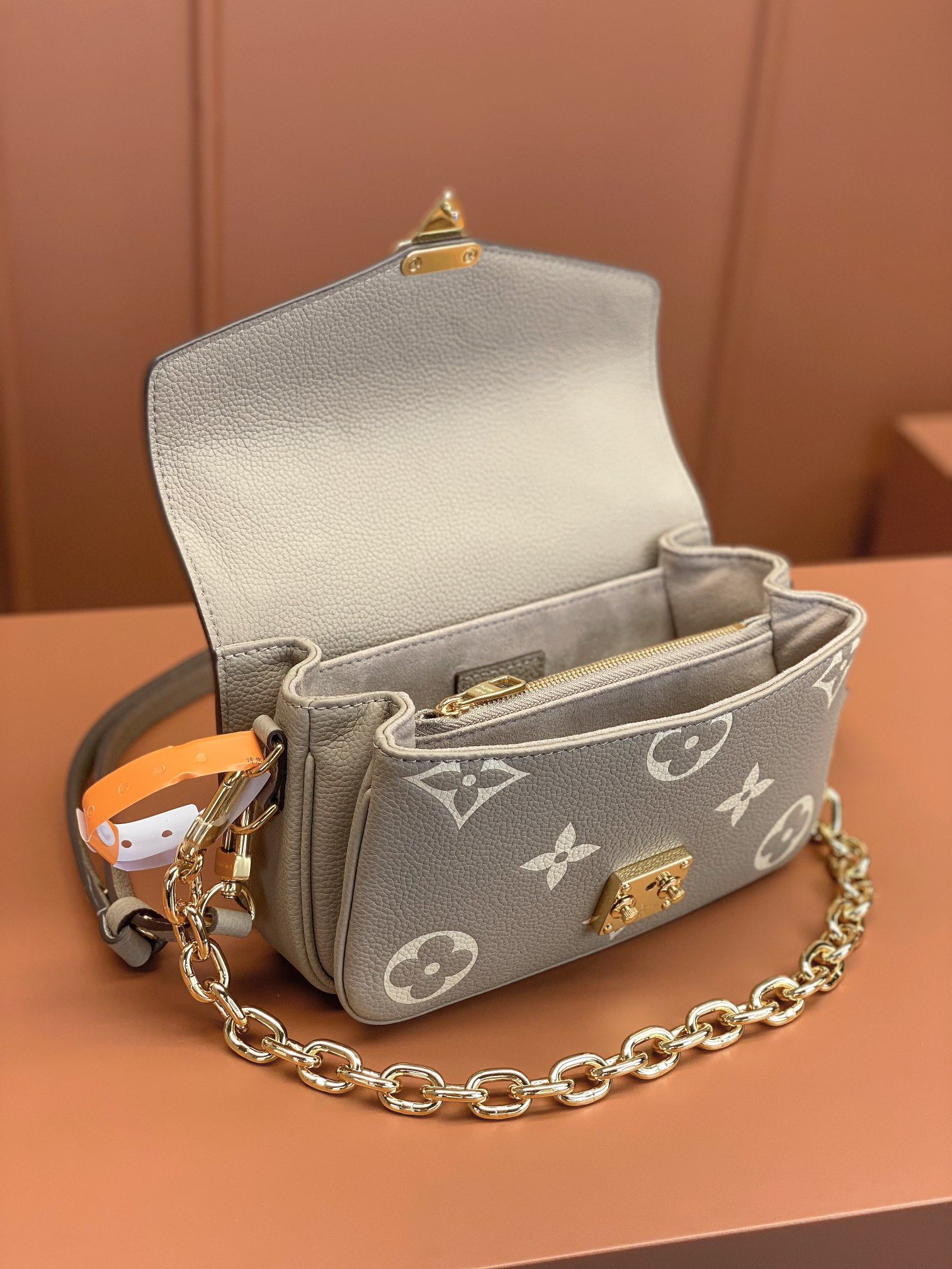 Louis Vuitton POCHETTE MÉTIS EAST WEST Bag M23081