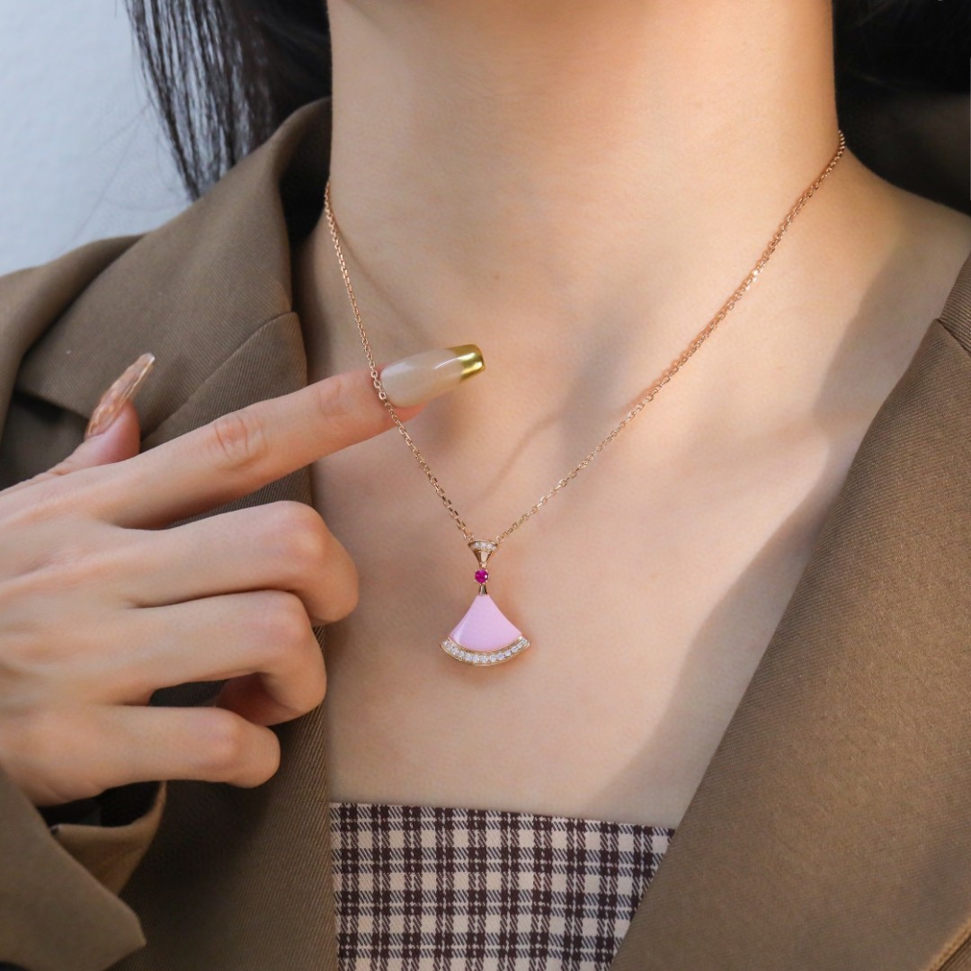 Bulgari pink fan-shaped diamond necklace