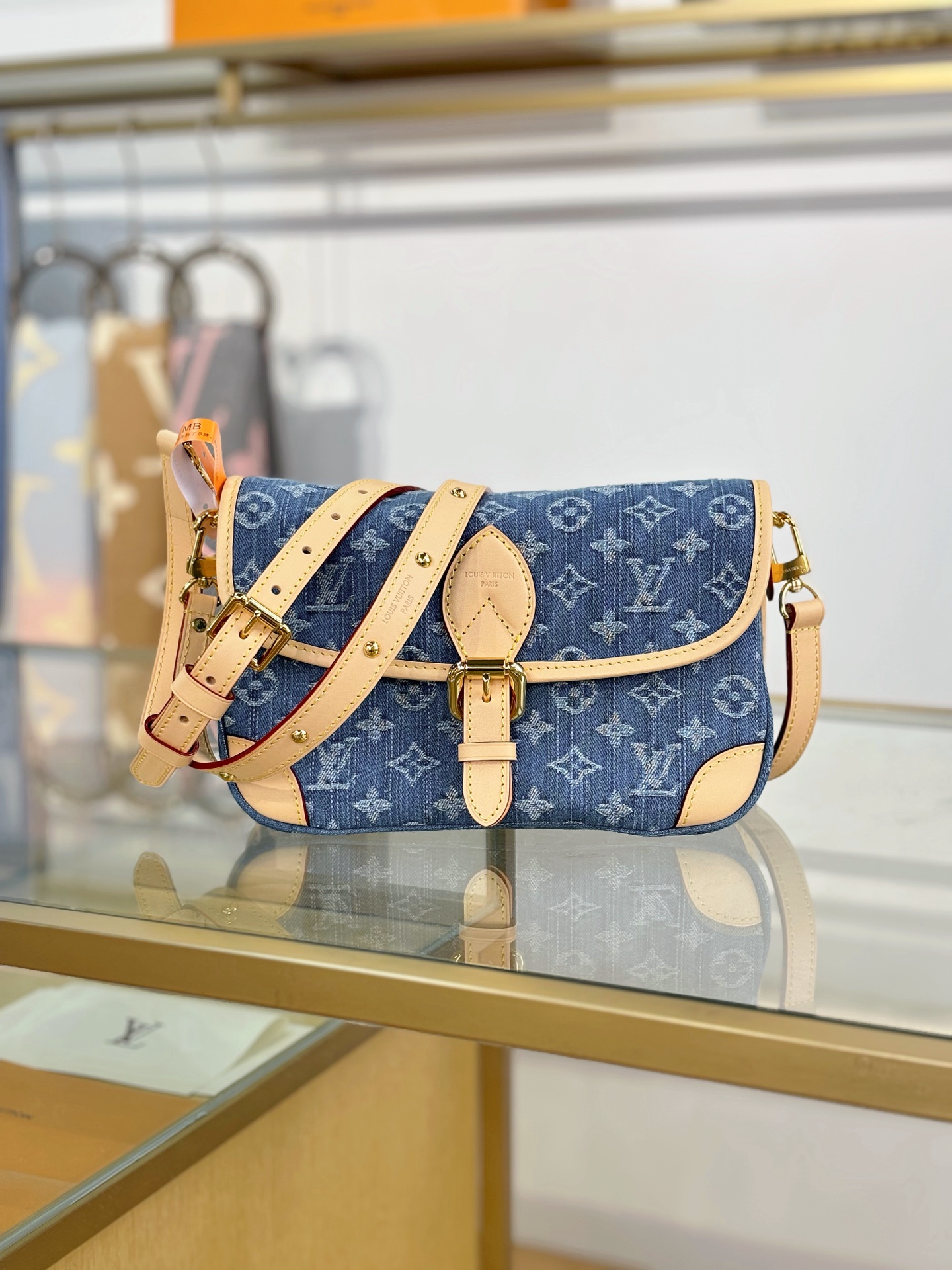 Louis Vuitton DIANE Handbag M13070