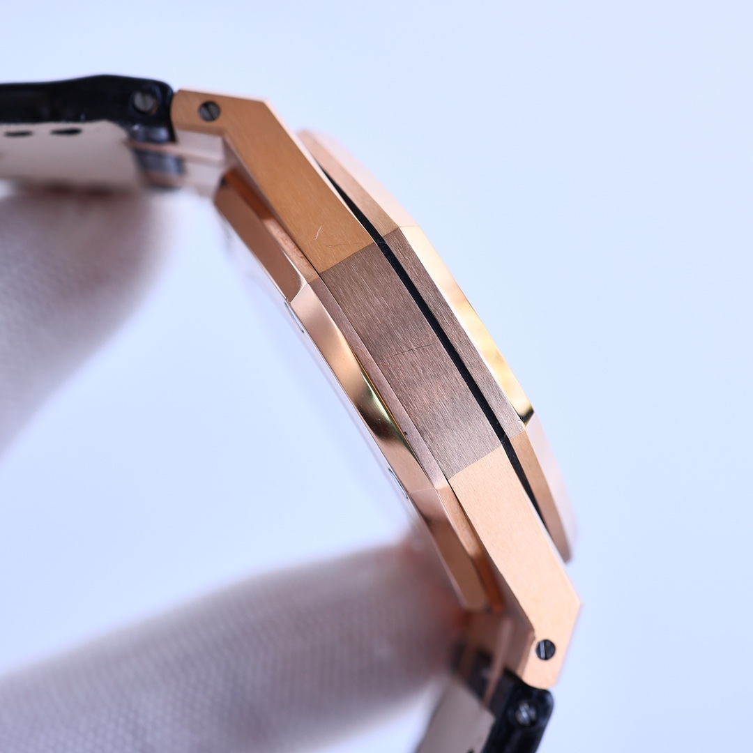 Audemars Piguet Royal Oak Series 15510OR.OO.D002CR.02