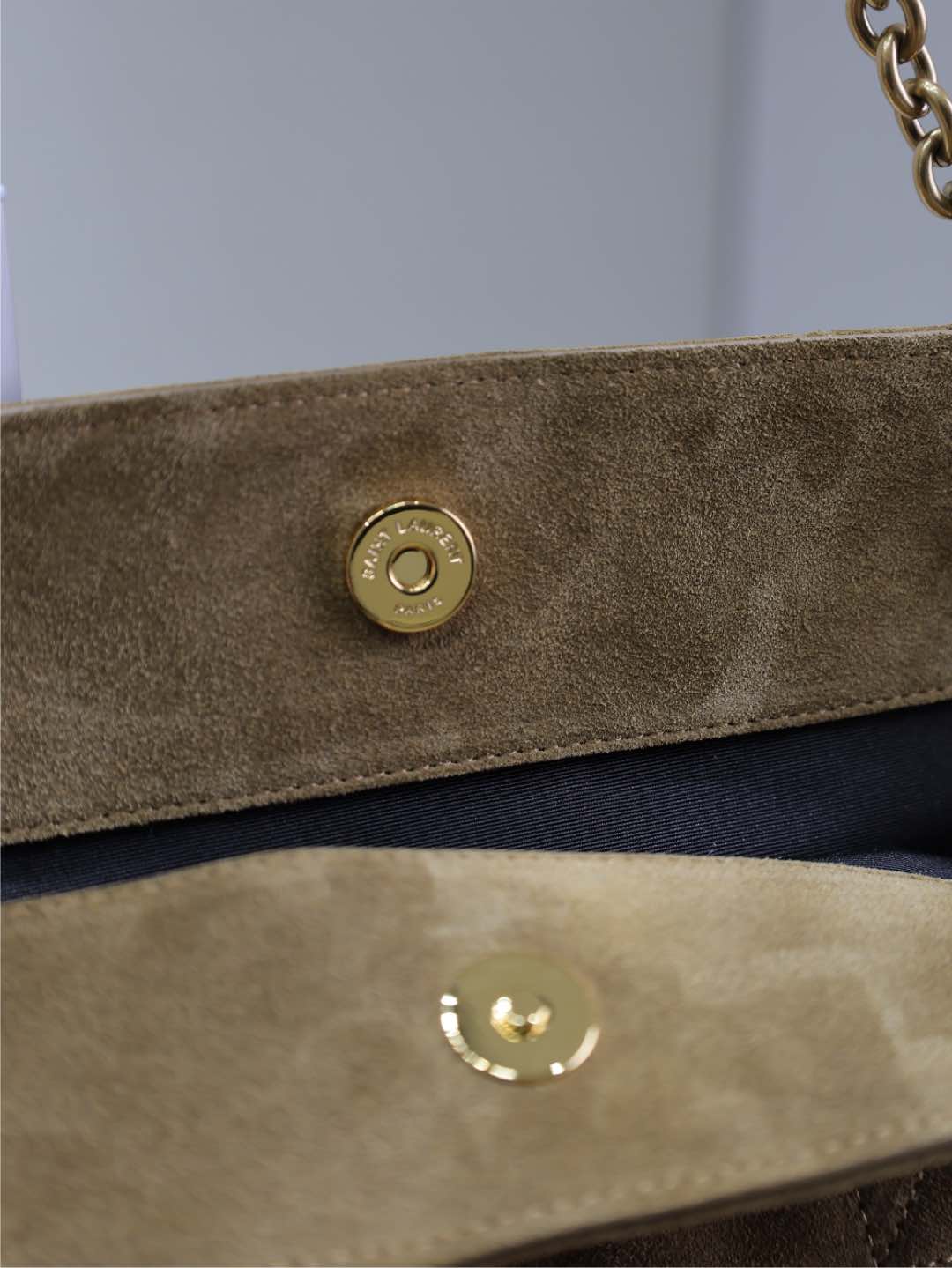 Yves Saint Laurent Jamie 4.3 Large CHON Bucket Bag 809824