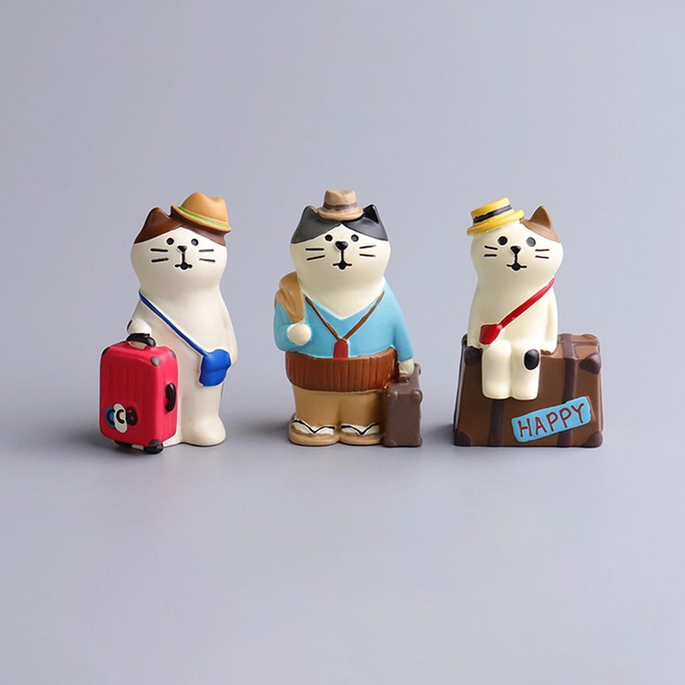 Traveling cat desktop ornaments