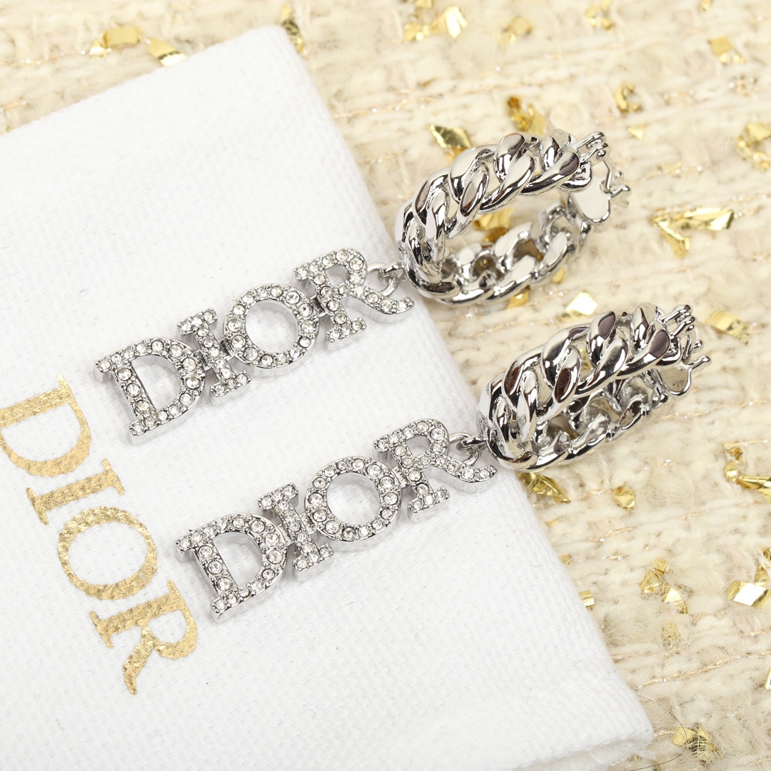 Dior chain diamond font earrings