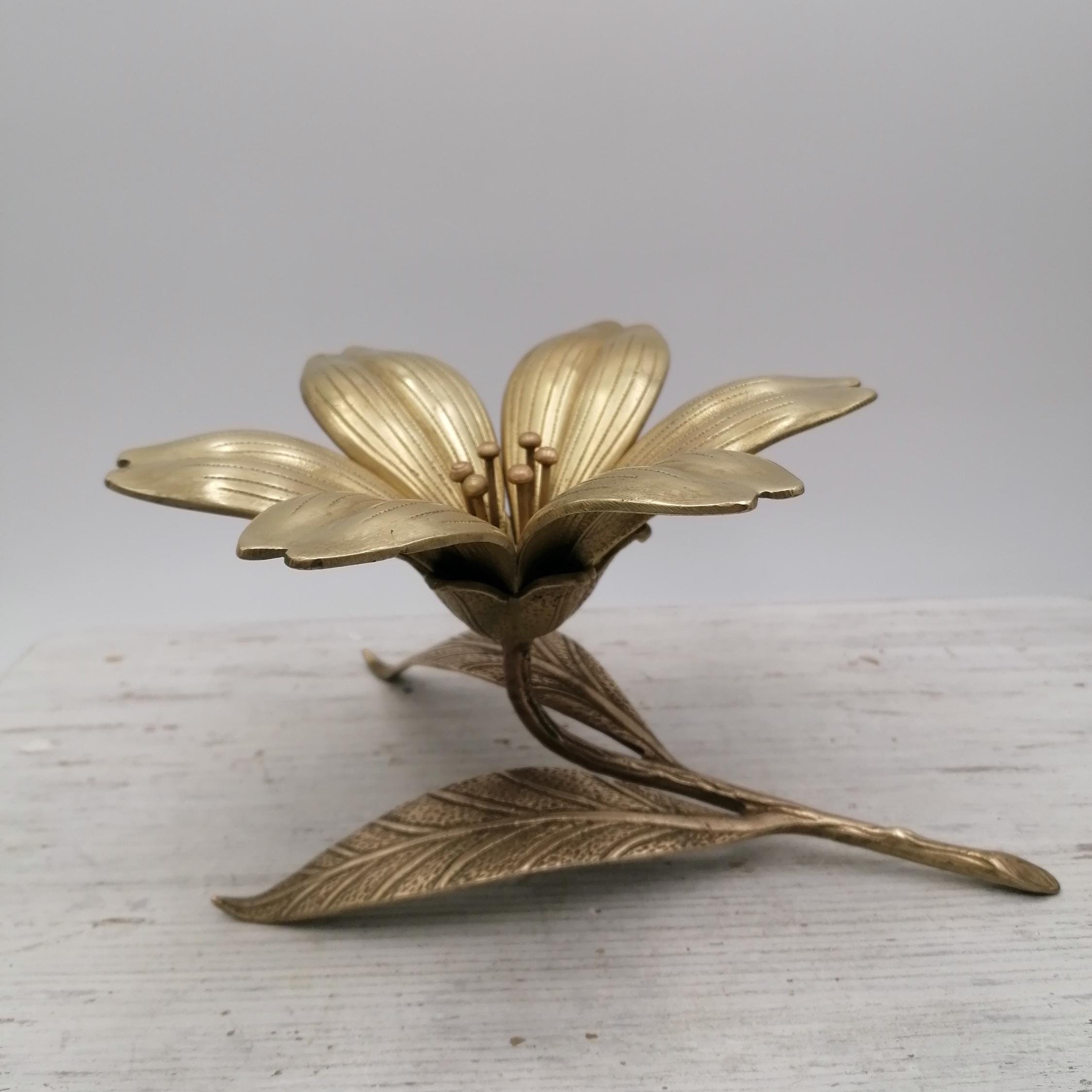 🌟Exclusive Sale ▪ Special Offer Today! 🔥80th Rare Brass Carved Removable Petal Ashtray