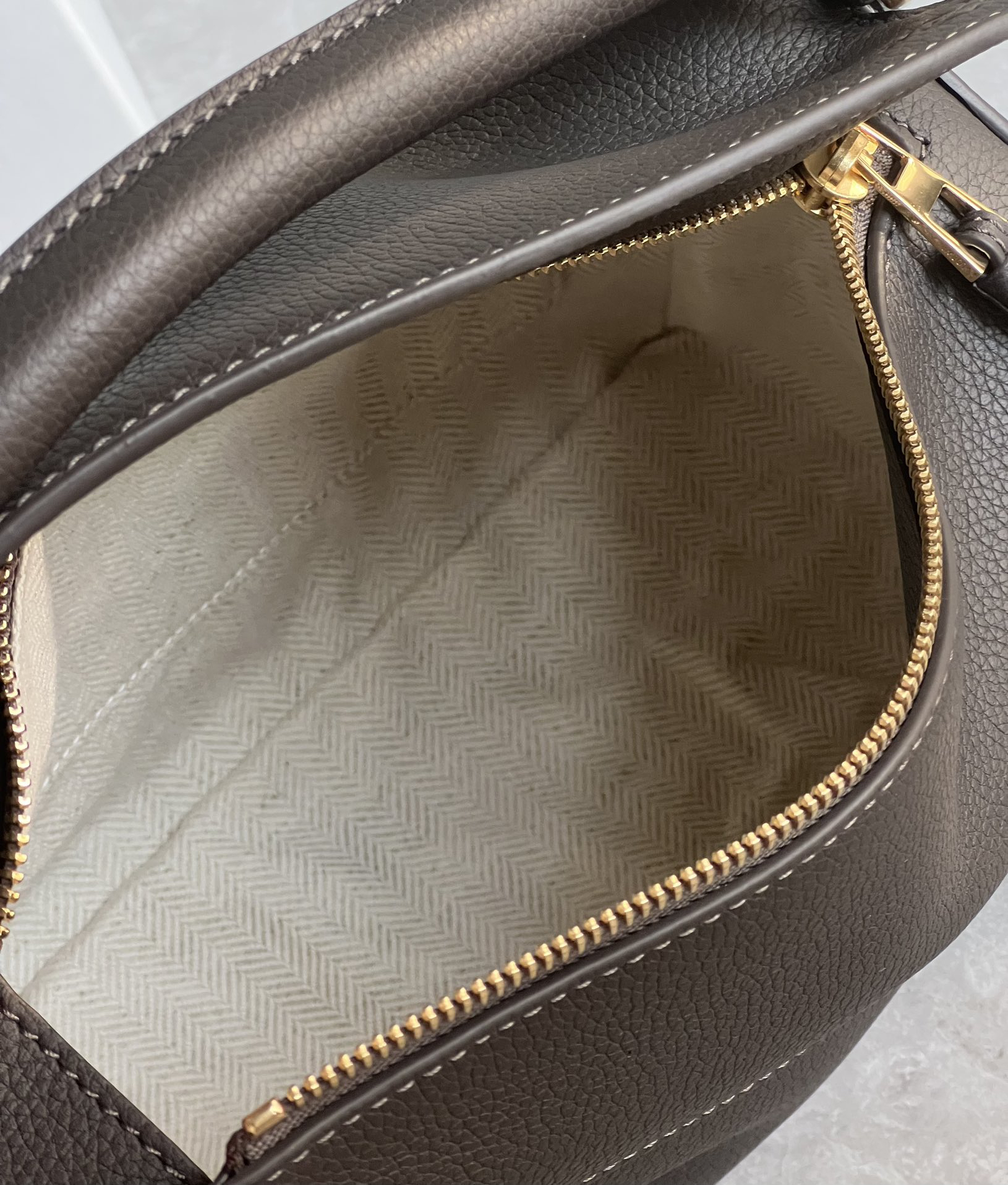 Loewe suede colorblocked zzle bag 0681