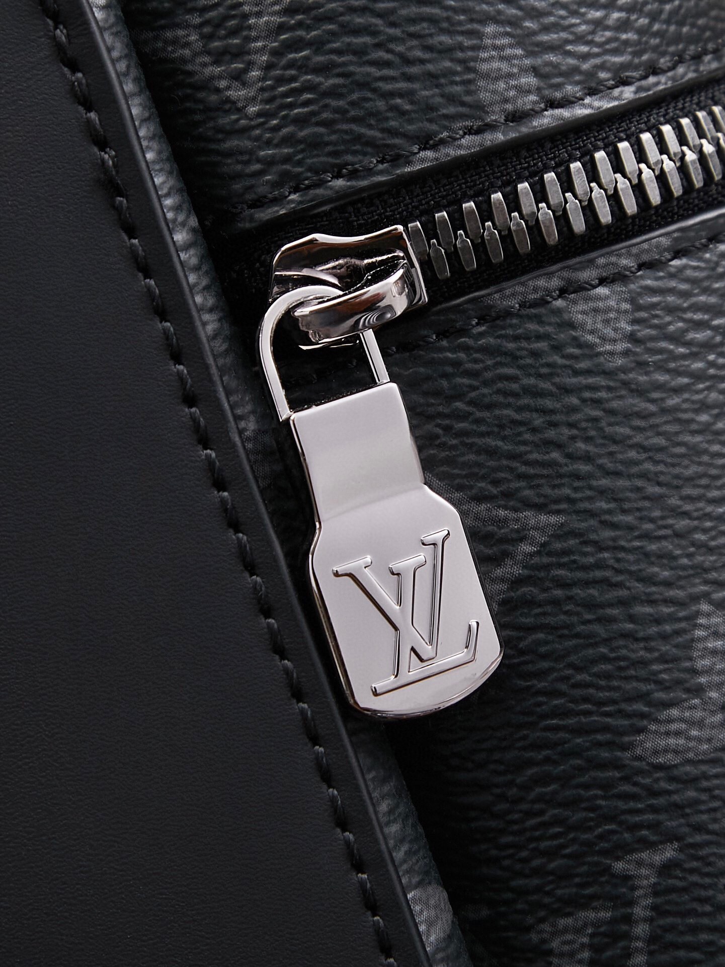 Louis Vuitton Discovery Backpack M22558
