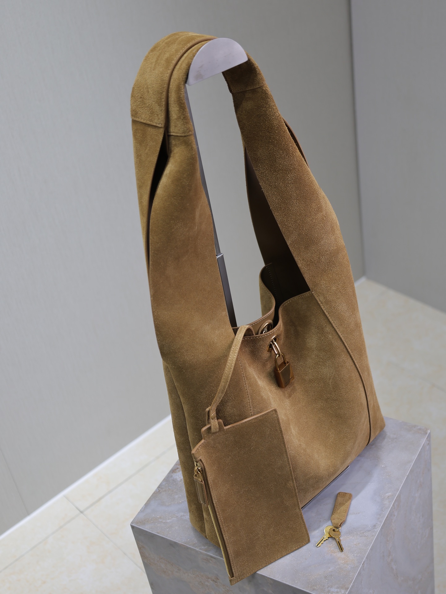 Yves Saint Laurent Hobo Shoulder Bag 773686