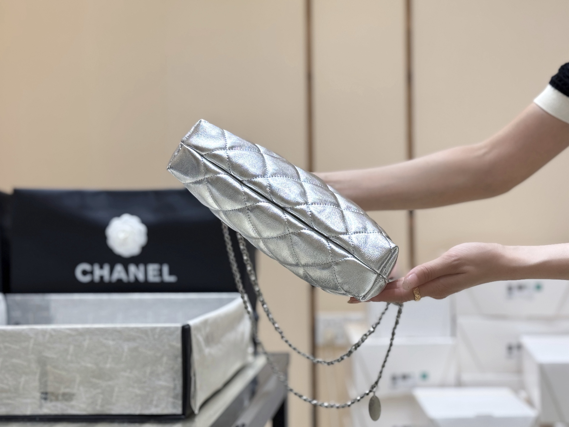 Chanel 25S spring and summer series hobo underarm bag AS5528 00118