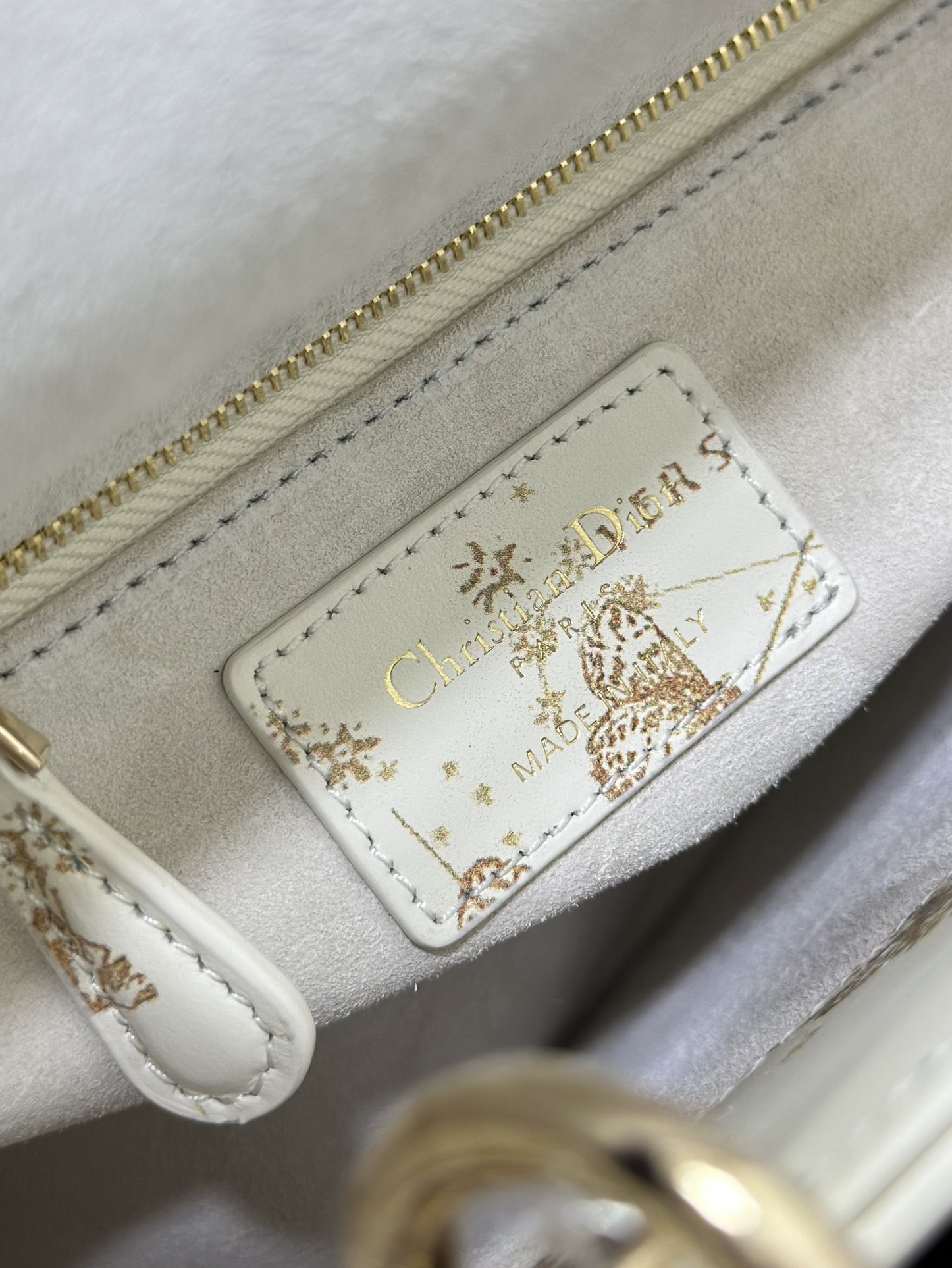 Dior Lady Dior four-grid embroidered butterfly gold beads M0538