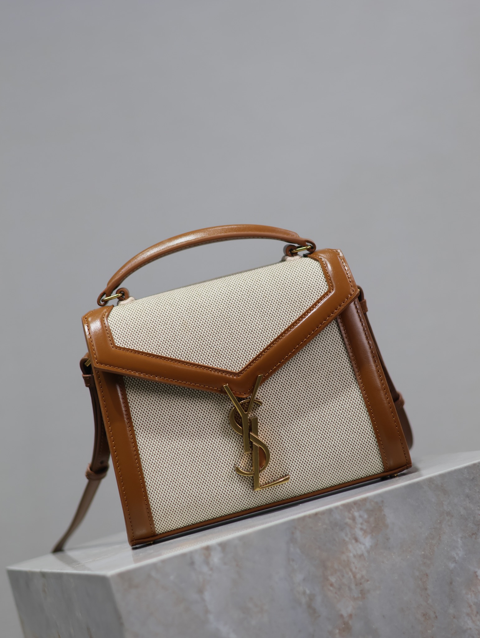 YVES SAINT LAURENT CASSANDRA Handbag 602716