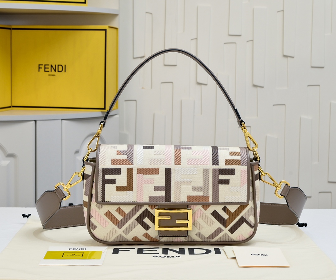 FENDI Baguette Shoulder Bag 1002
