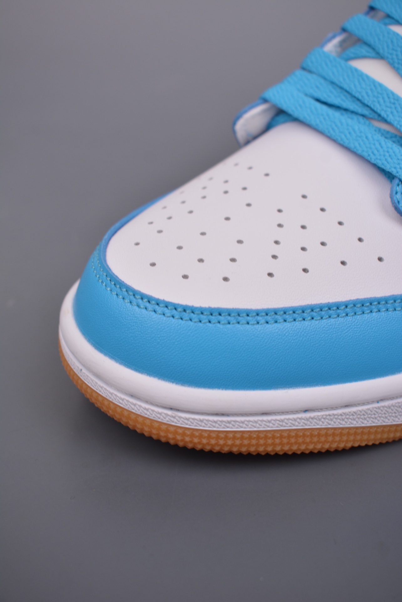 Air Jordan 1 Low Blue White Toe DC0774-104